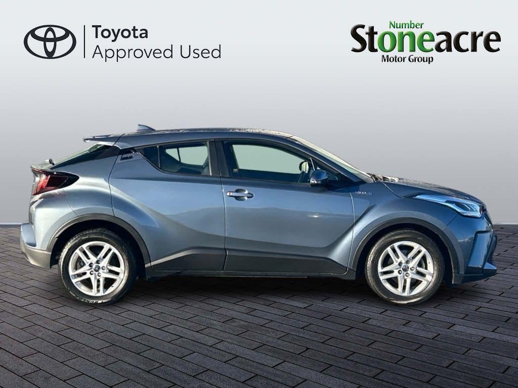 Toyota C-HR Image 2