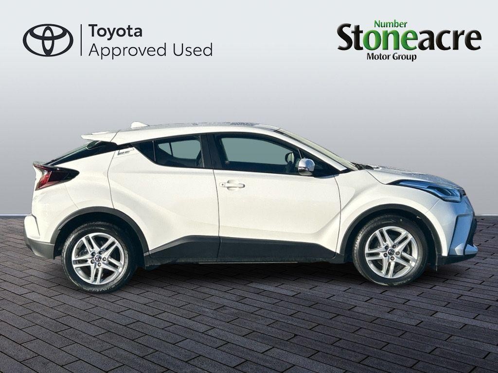 Toyota C-HR Image 2