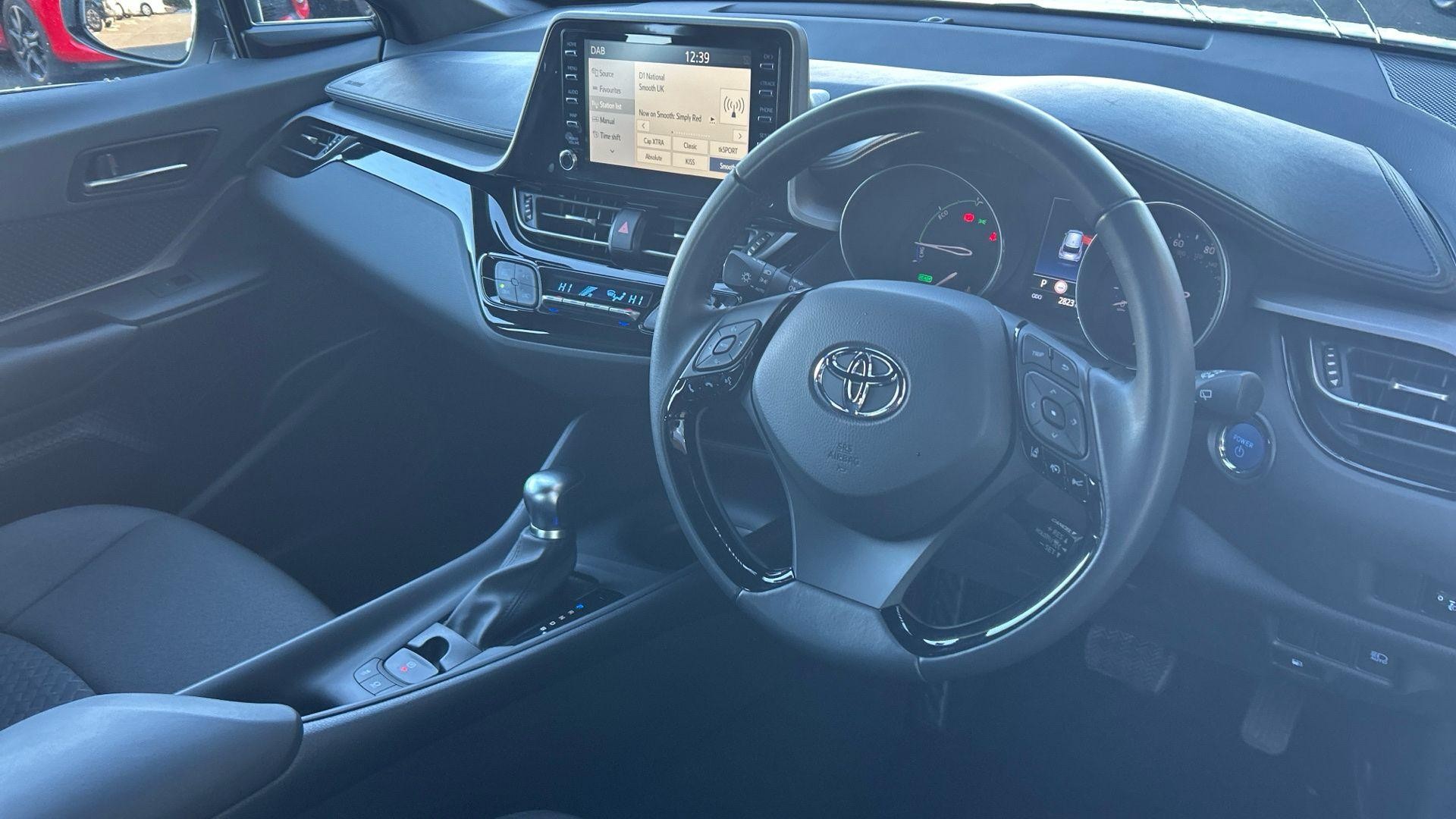 Toyota C-HR Image 10