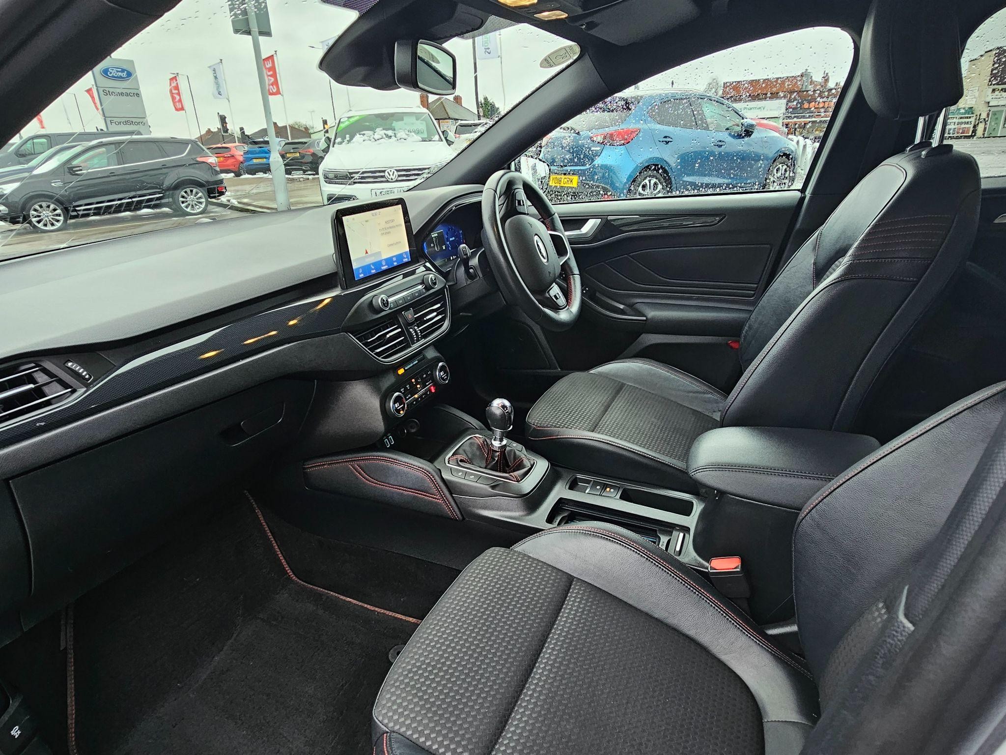 Ford Focus Image 11