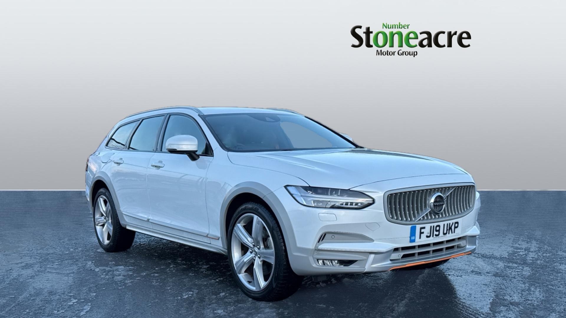 Volvo V90 Cross Country Image 1