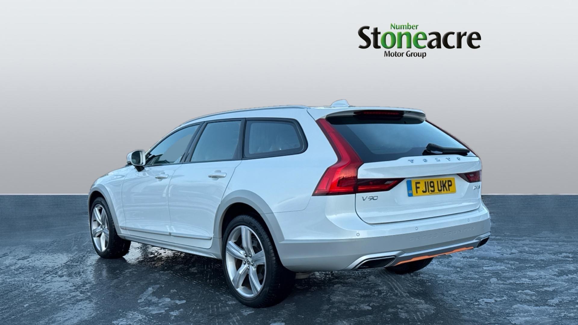 Volvo V90 Cross Country Image 2