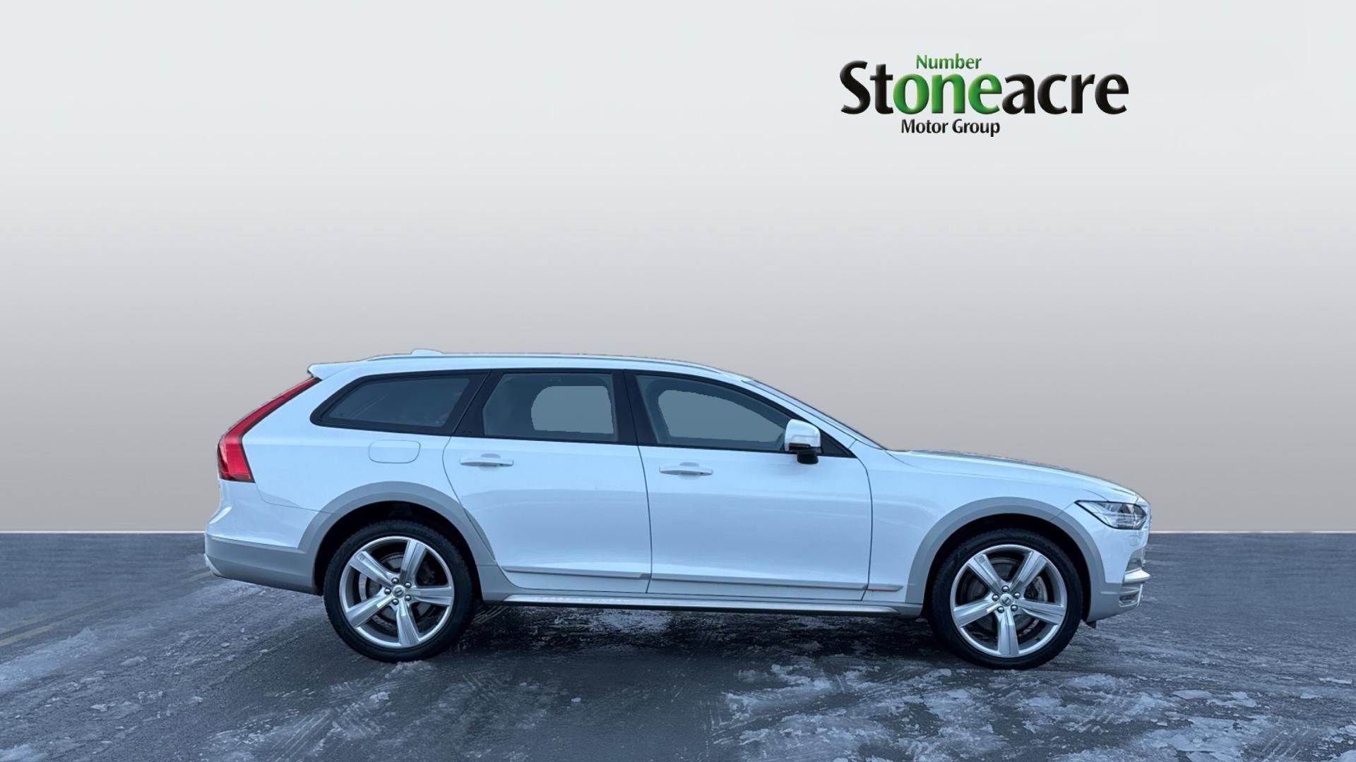 Volvo V90 Cross Country Image 3