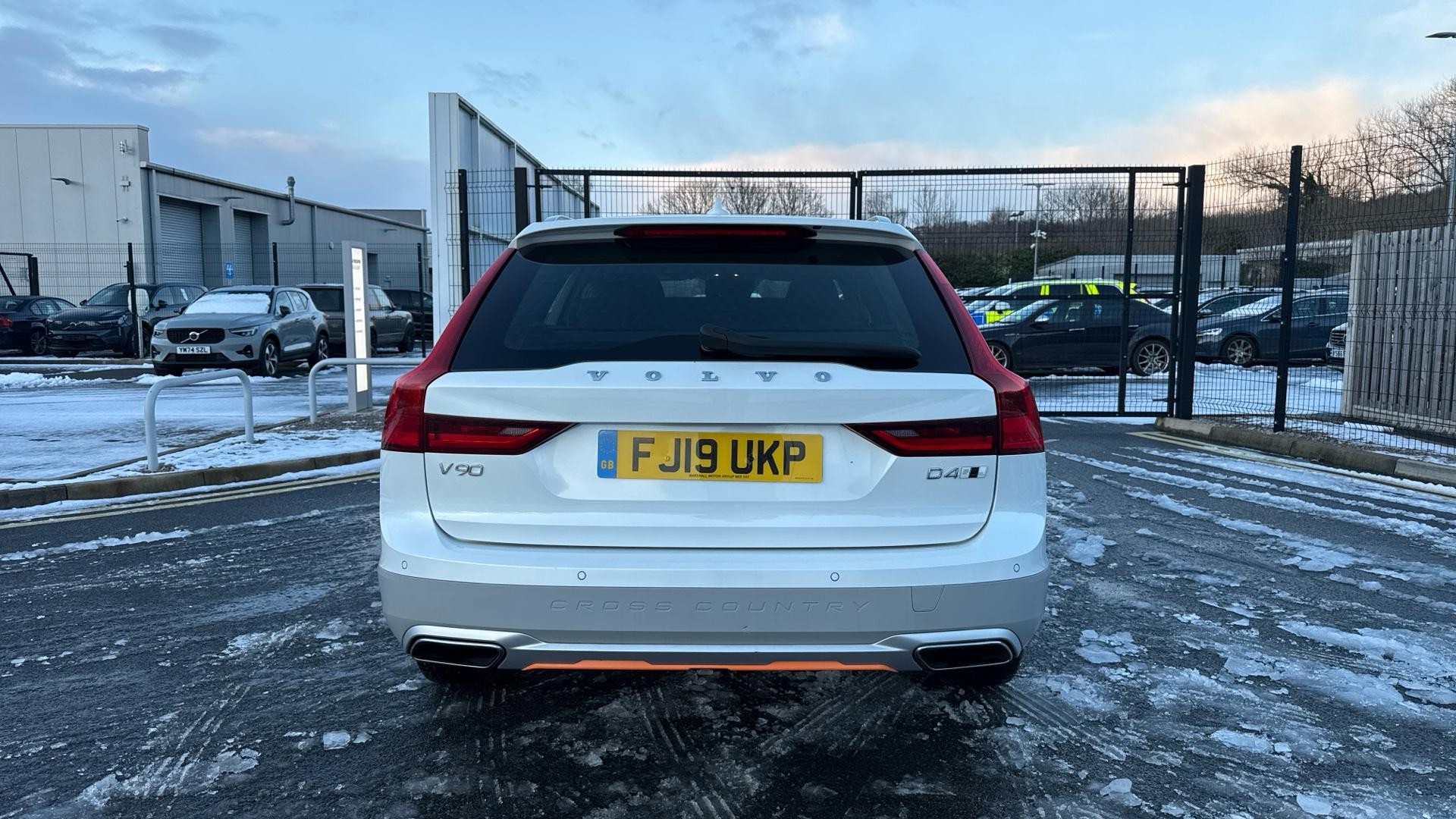 Volvo V90 Cross Country Image 13