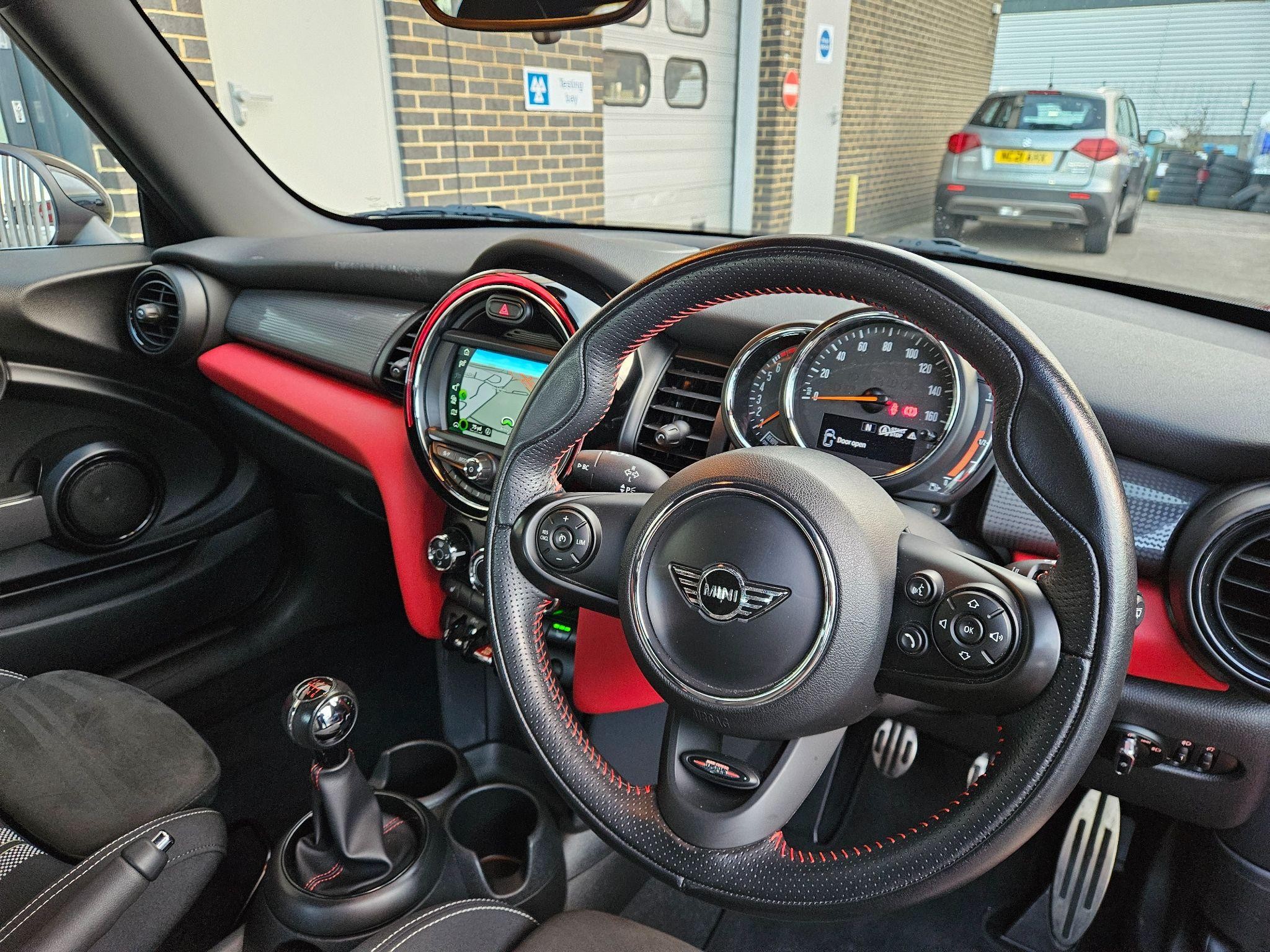 MINI Hatch Image 11