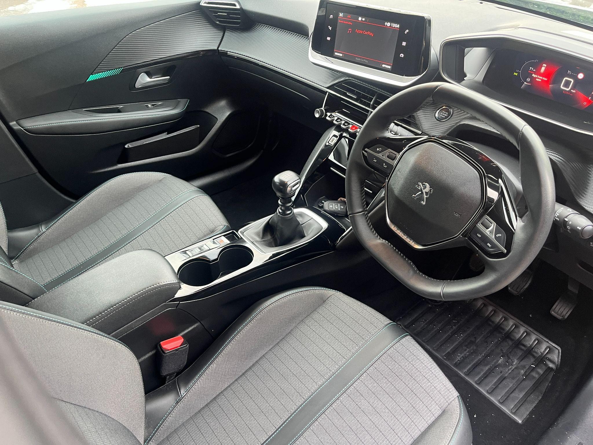 Peugeot 208 Image 11