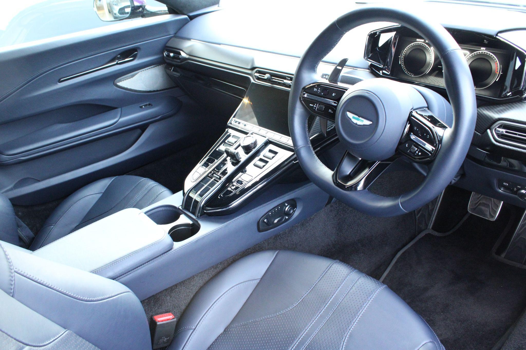 Aston Martin Vantage Image 9