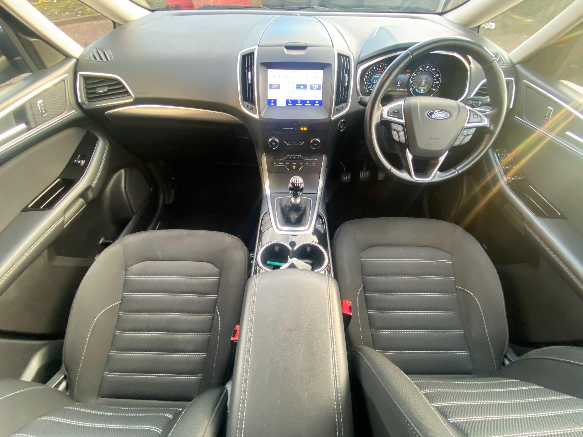 Ford Galaxy Image 22