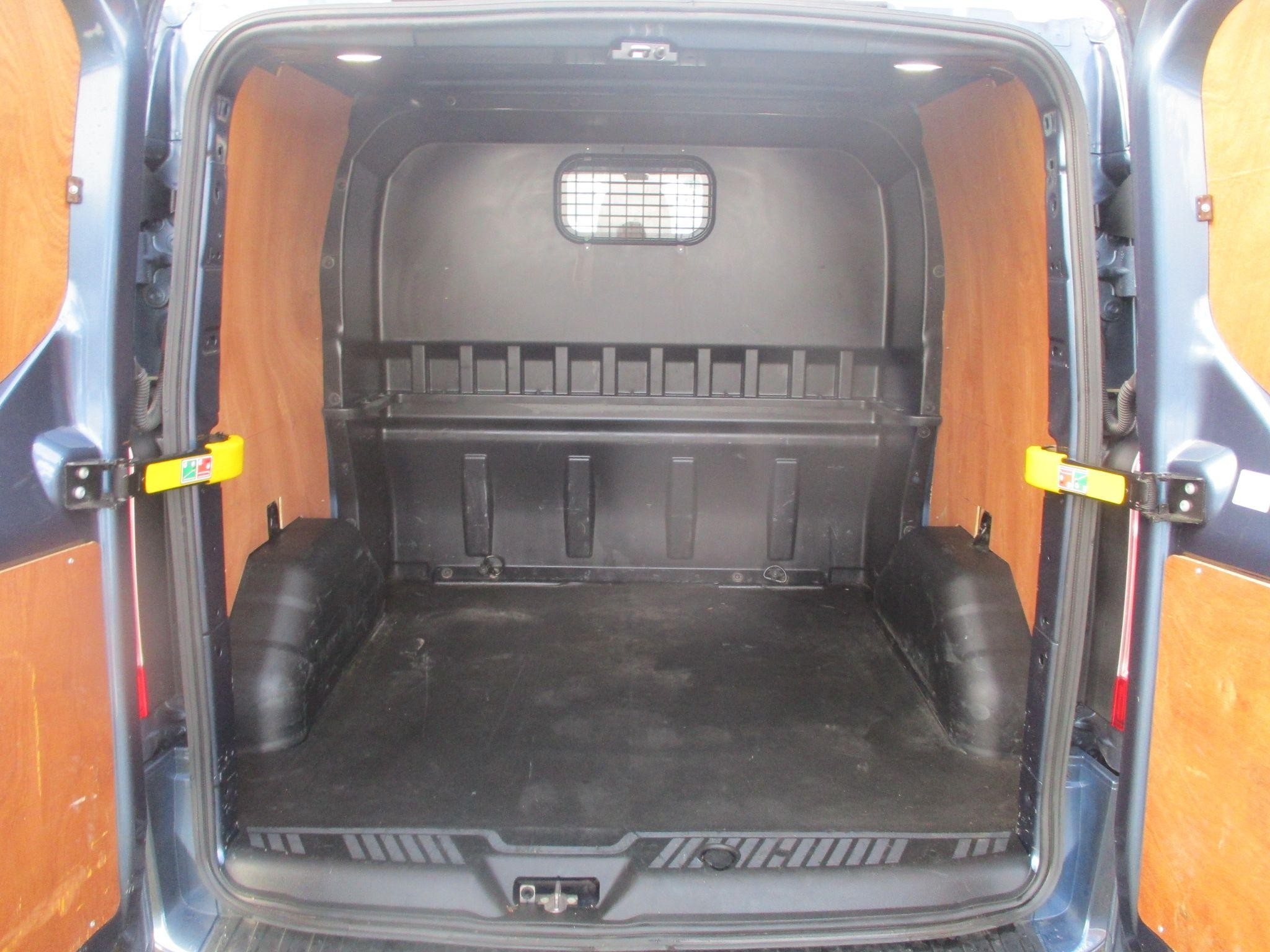 Ford Transit Custom Image 16