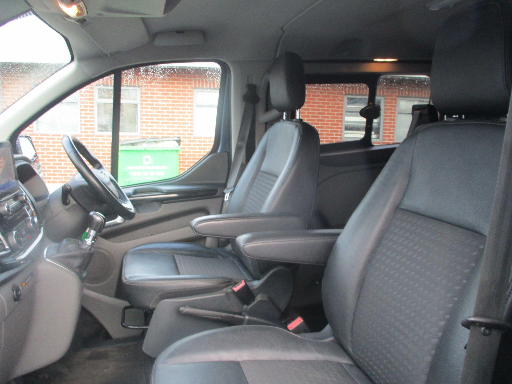 Ford Transit Custom Image 18