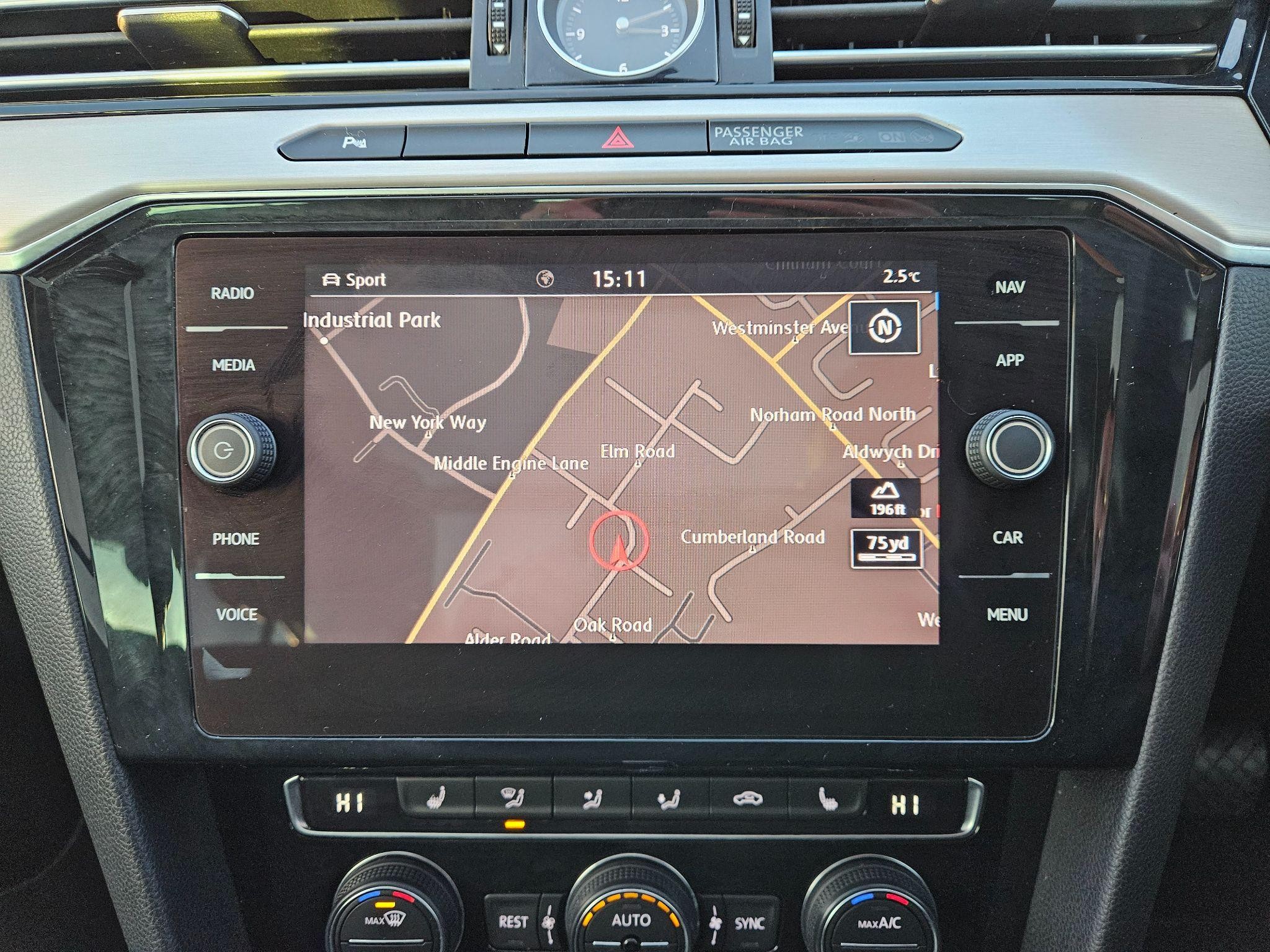 Volkswagen Passat Image 16