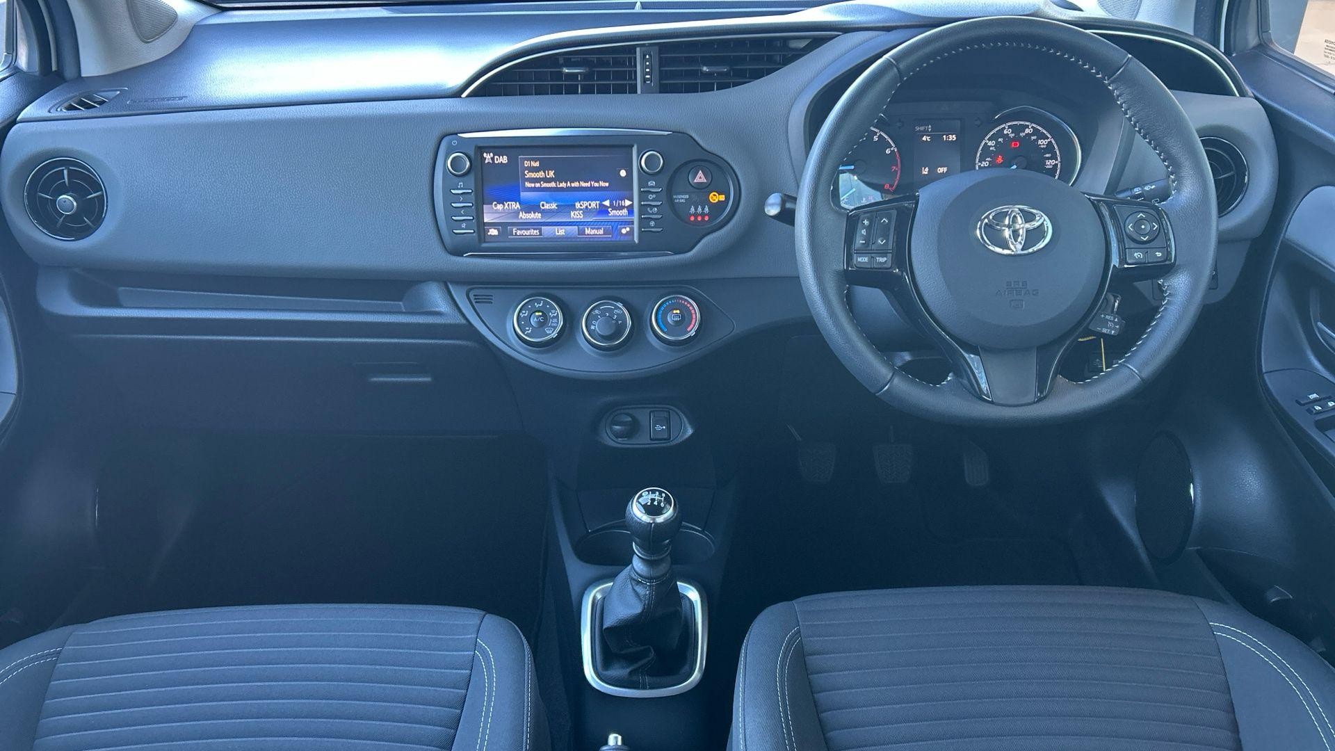 Toyota Yaris Image 9