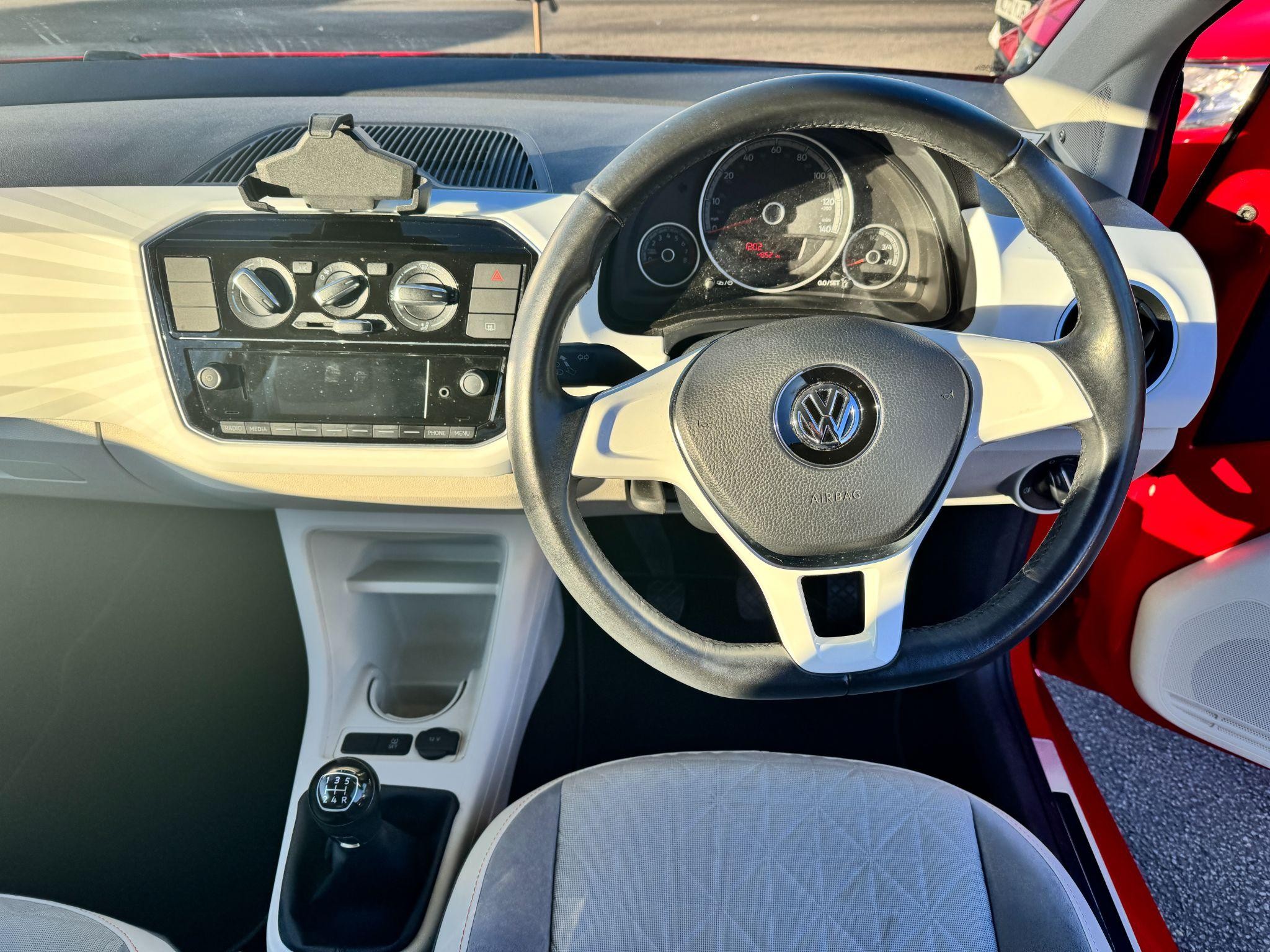 Volkswagen up! Image 15