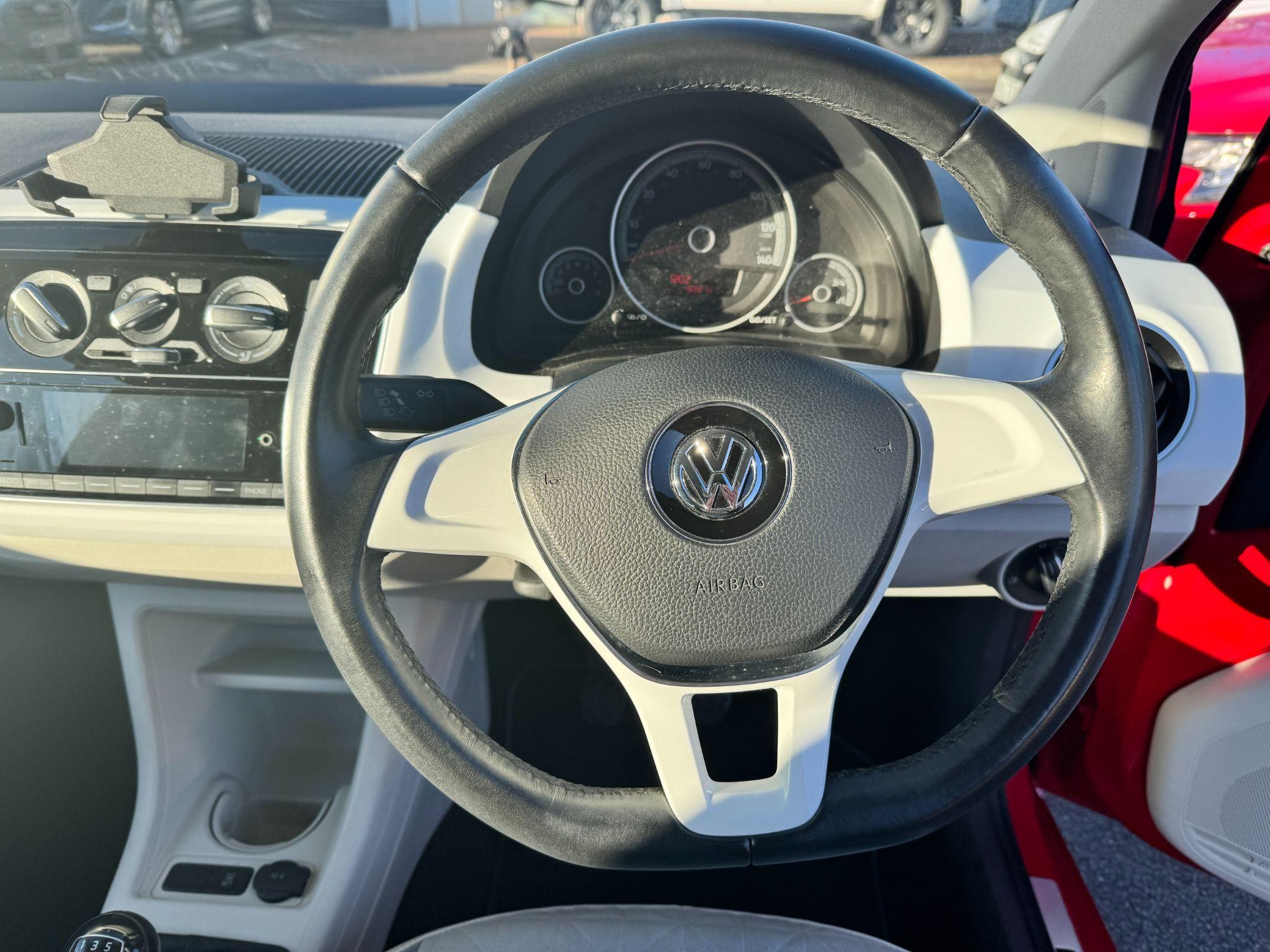 Volkswagen up! Image 17