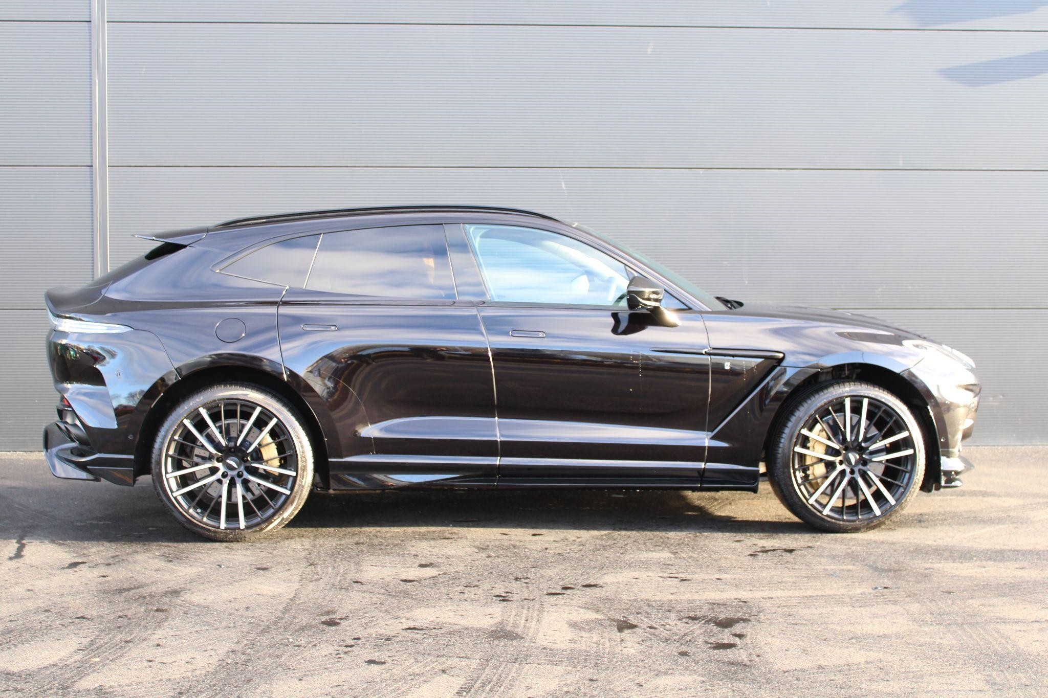 Aston Martin DBX Image 14