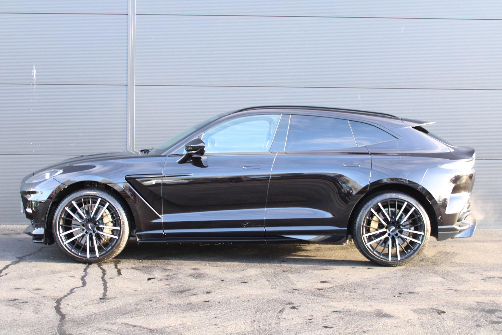 Aston Martin DBX Image 15