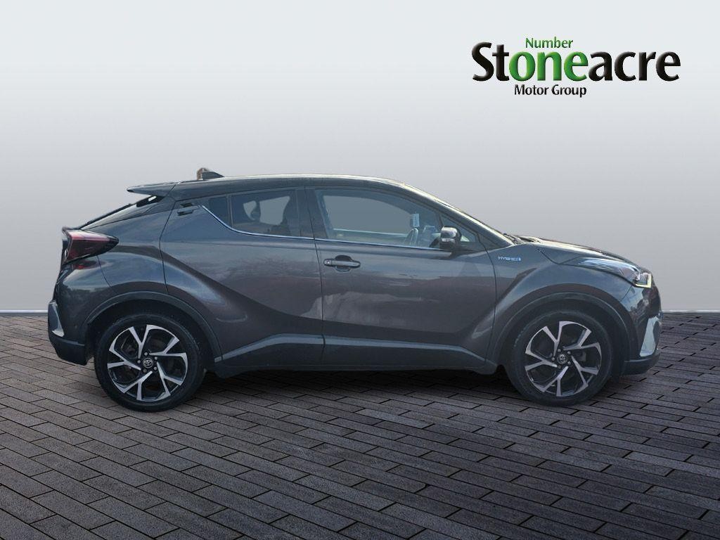 Toyota C-HR Image 2