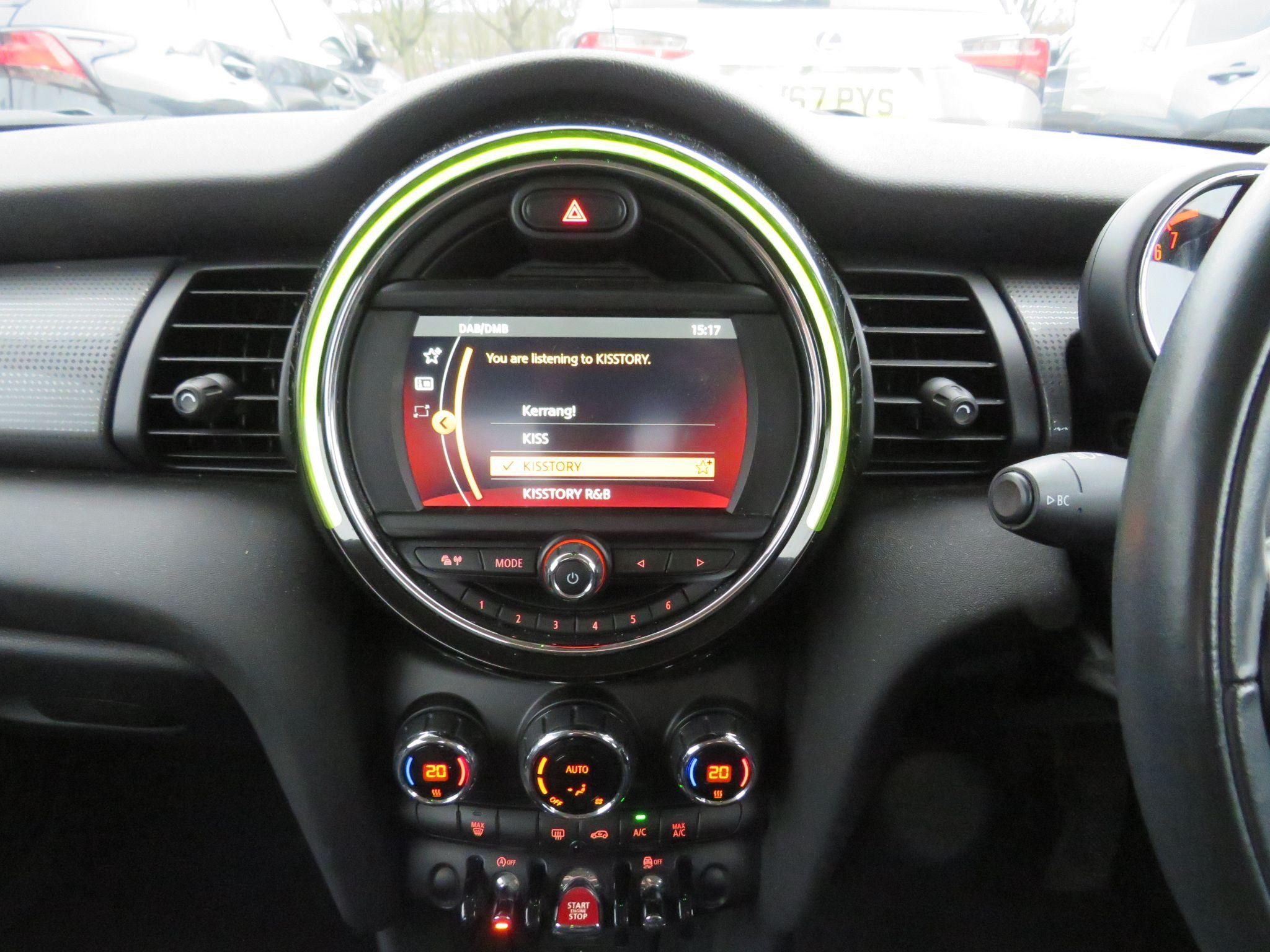 MINI Hatch Image 16