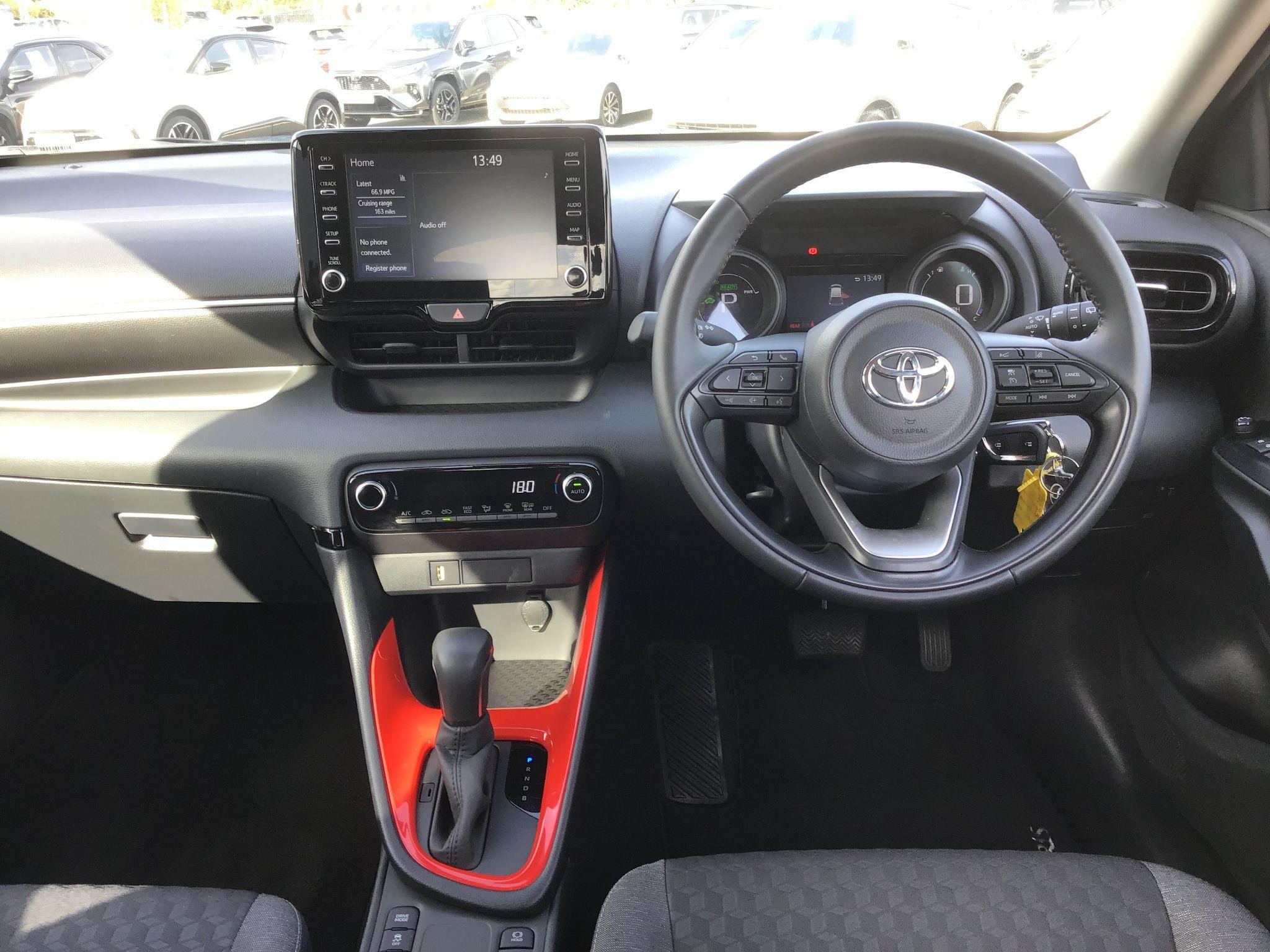 Toyota Yaris Image 10