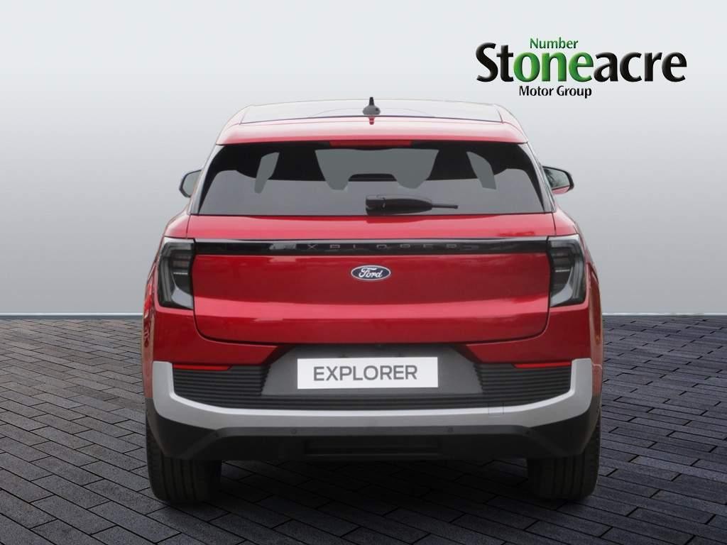 Ford Explorer Image 4