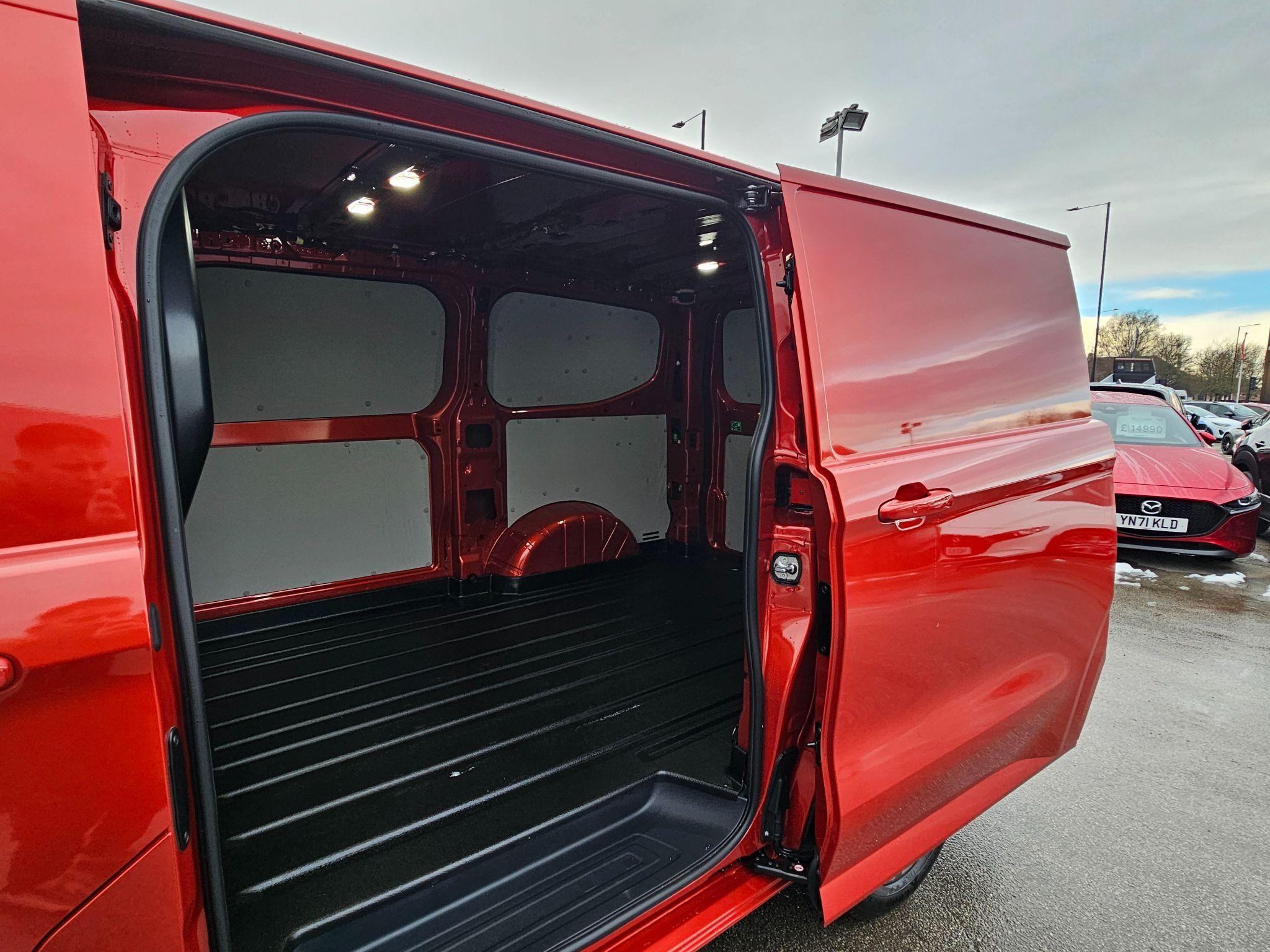 Ford Transit Custom Image 10