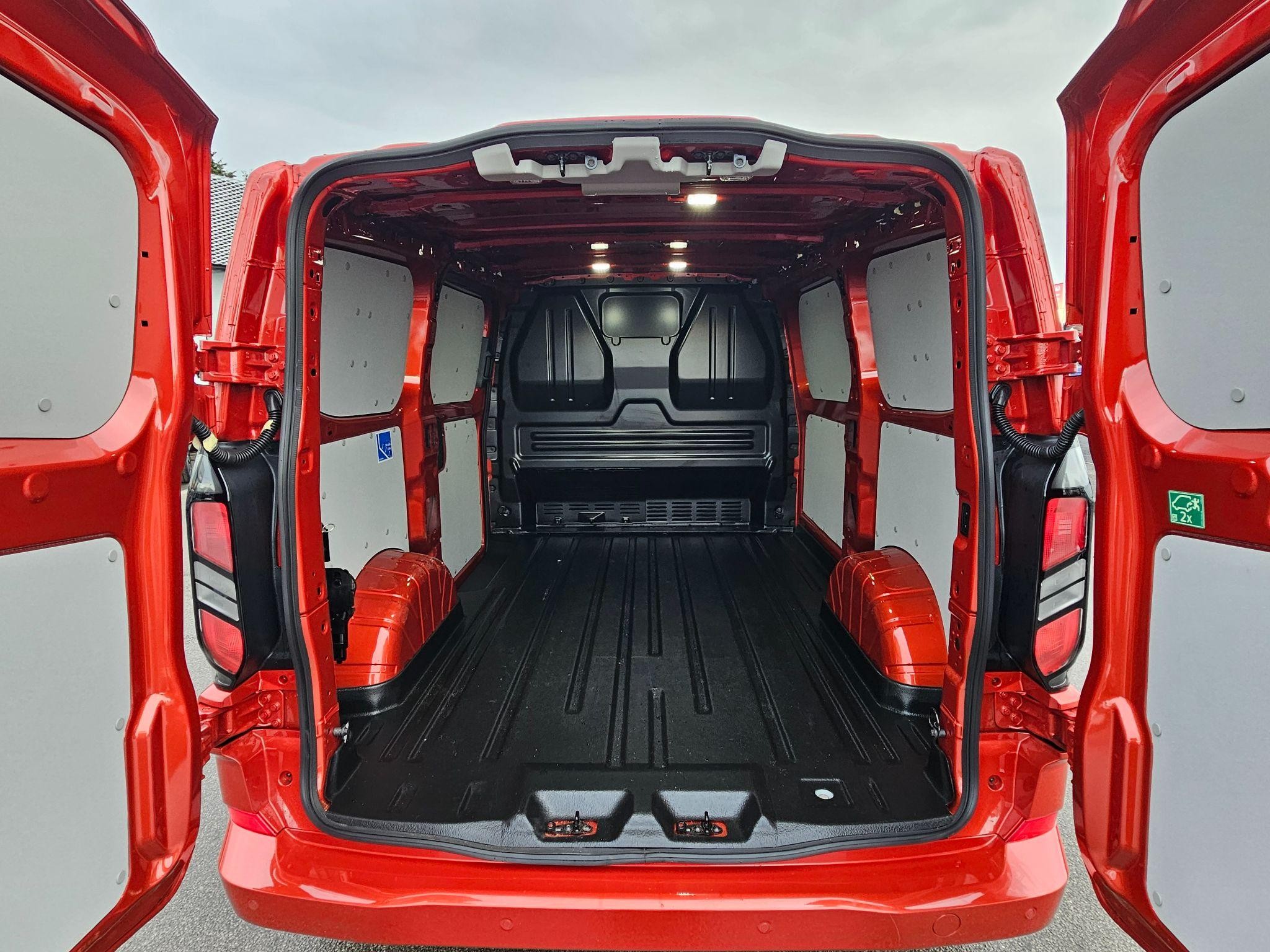 Ford Transit Custom Image 11