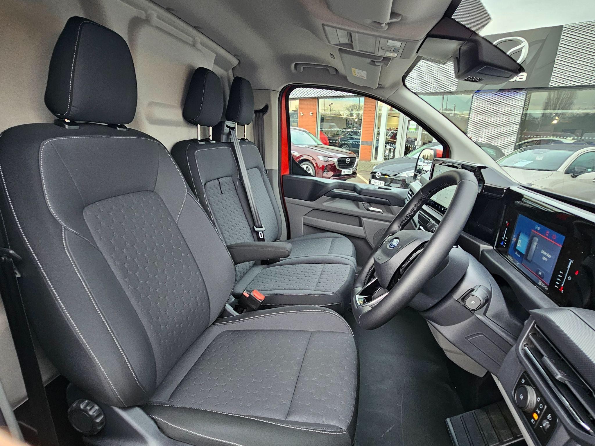 Ford Transit Custom Image 13