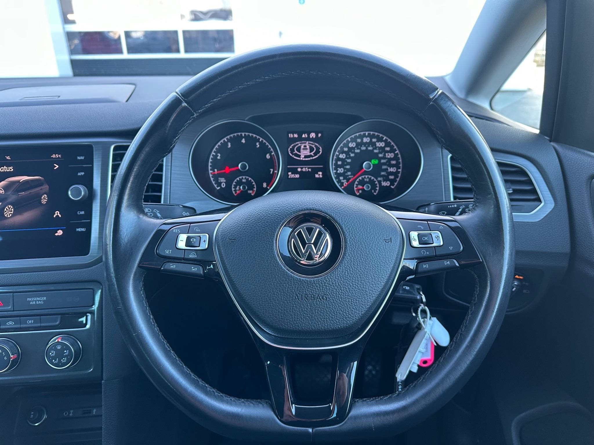 Volkswagen Golf SV Image 16