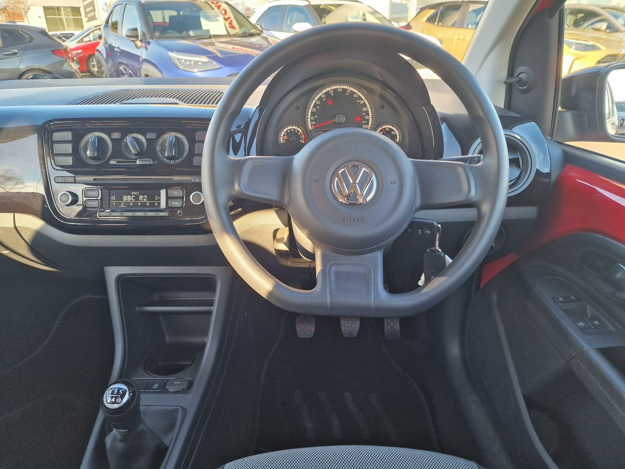 Volkswagen up! Image 6