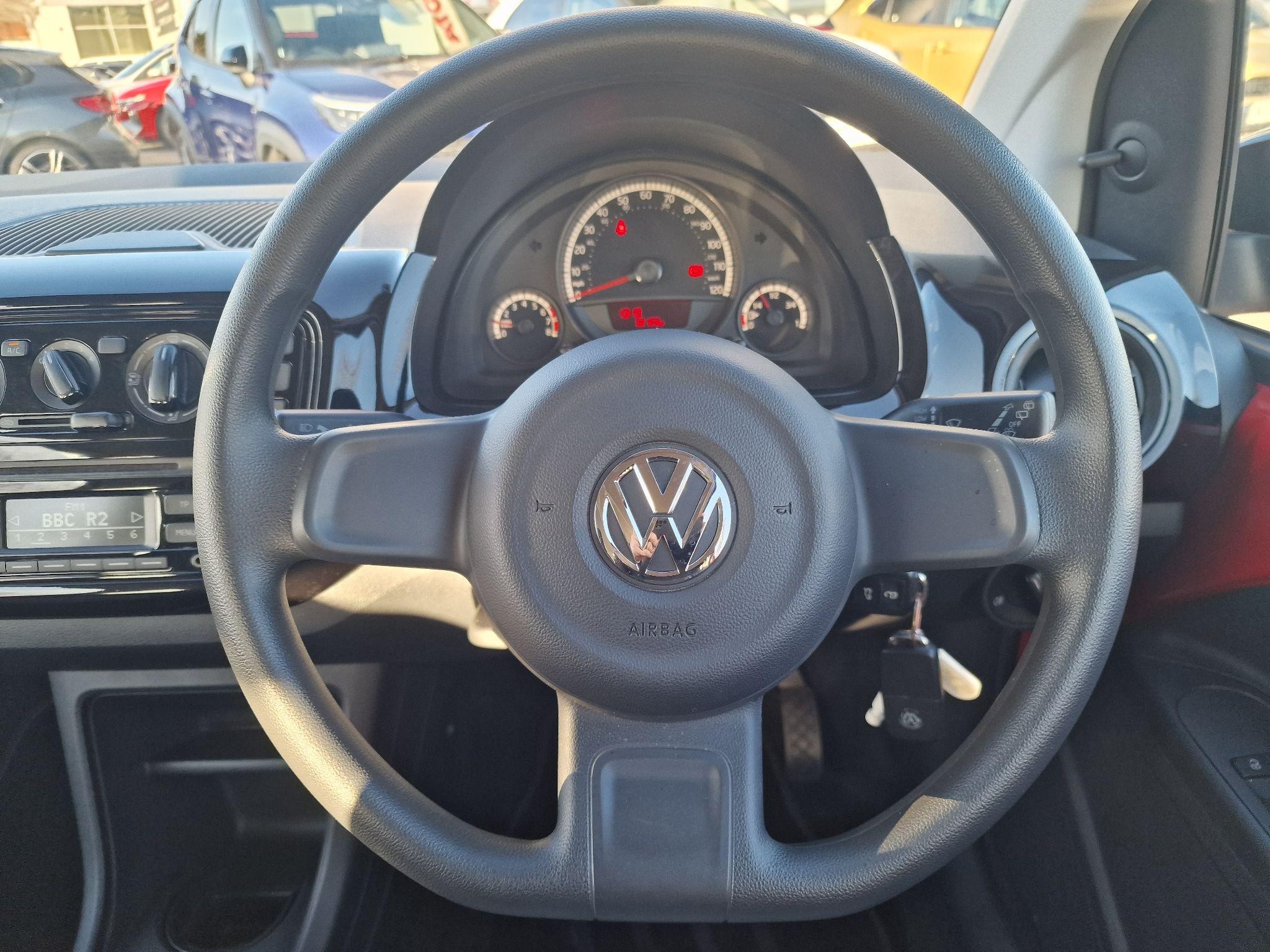 Volkswagen up! Image 8