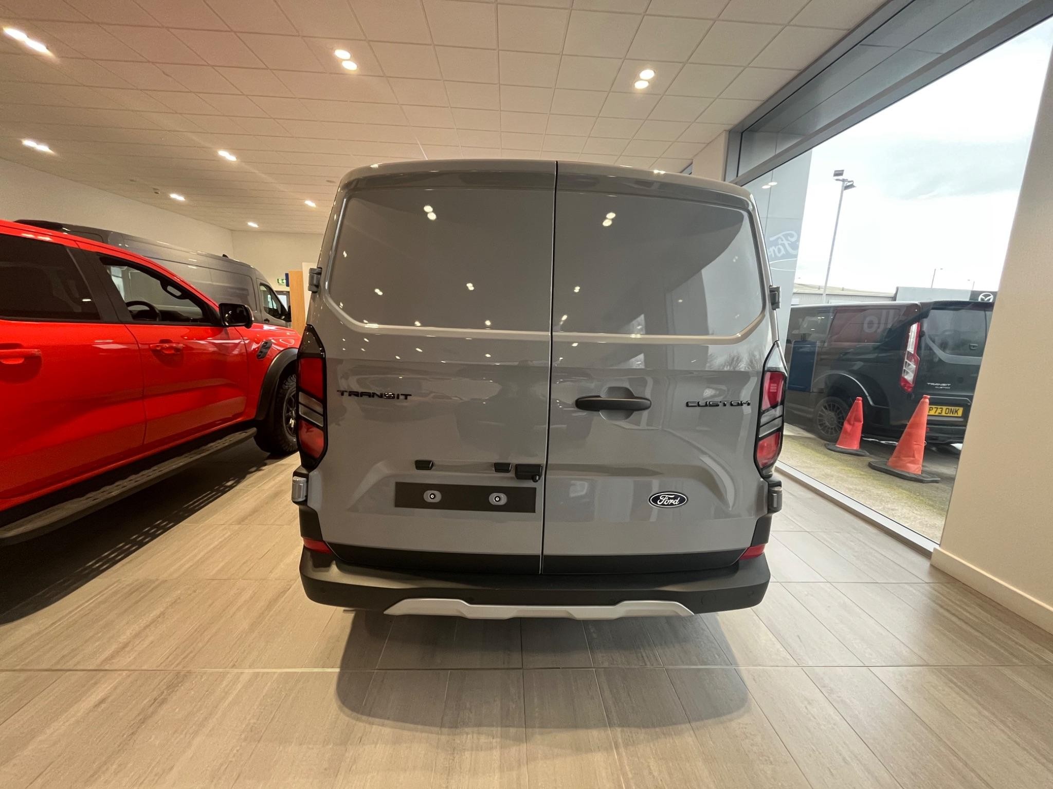 Ford Transit Custom Image 5