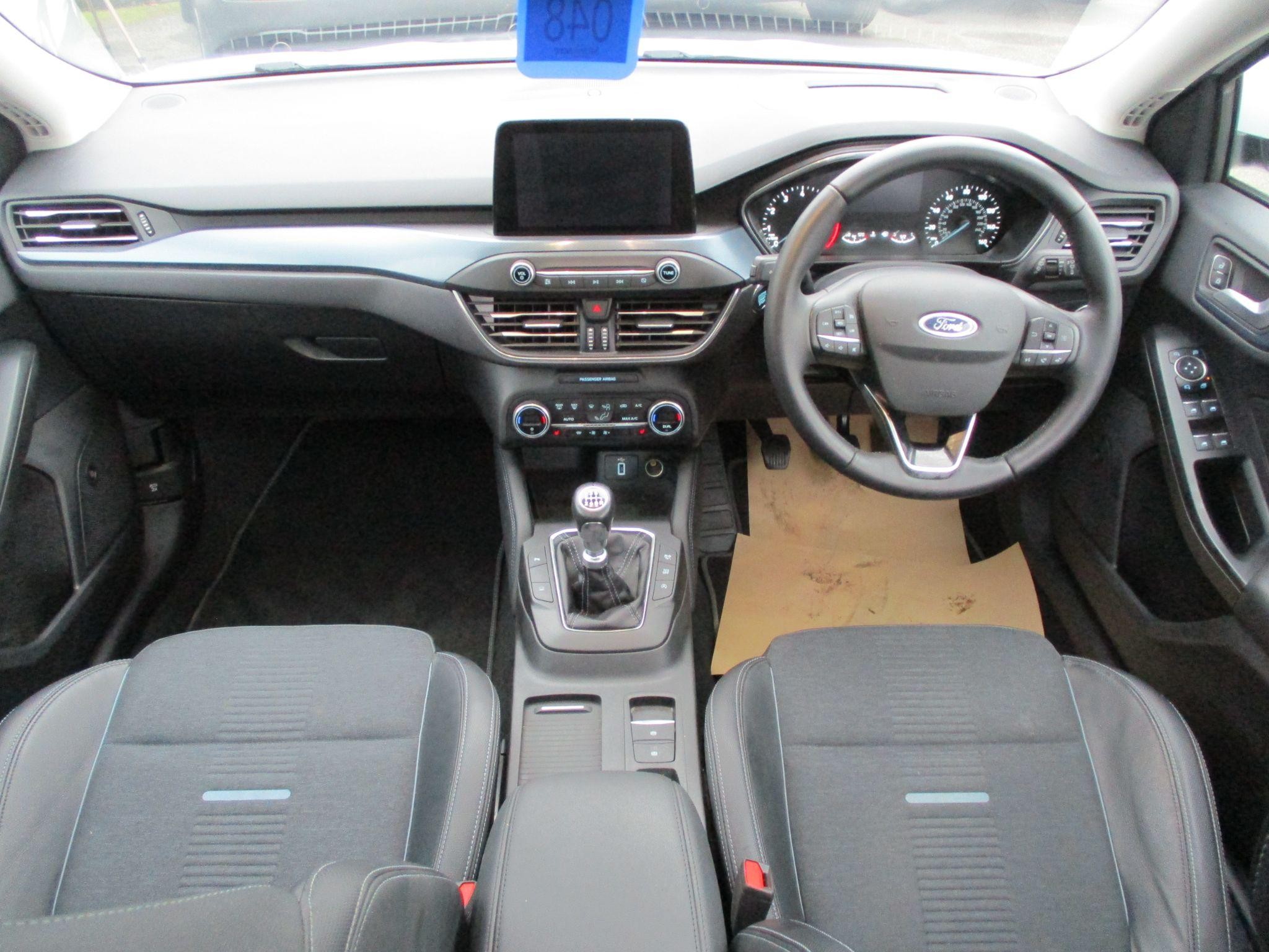 Ford Focus Image 16