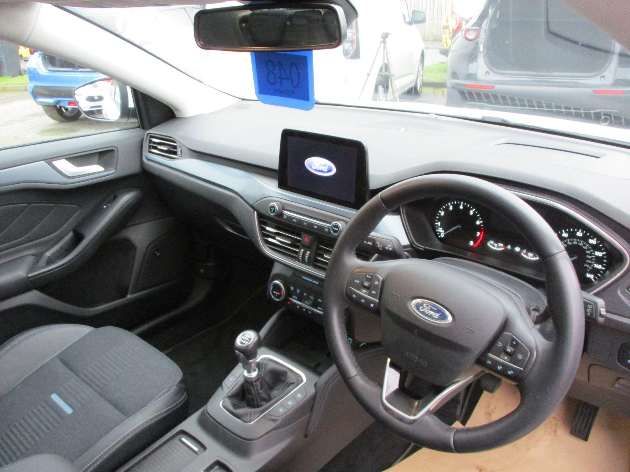 Ford Focus Image 17