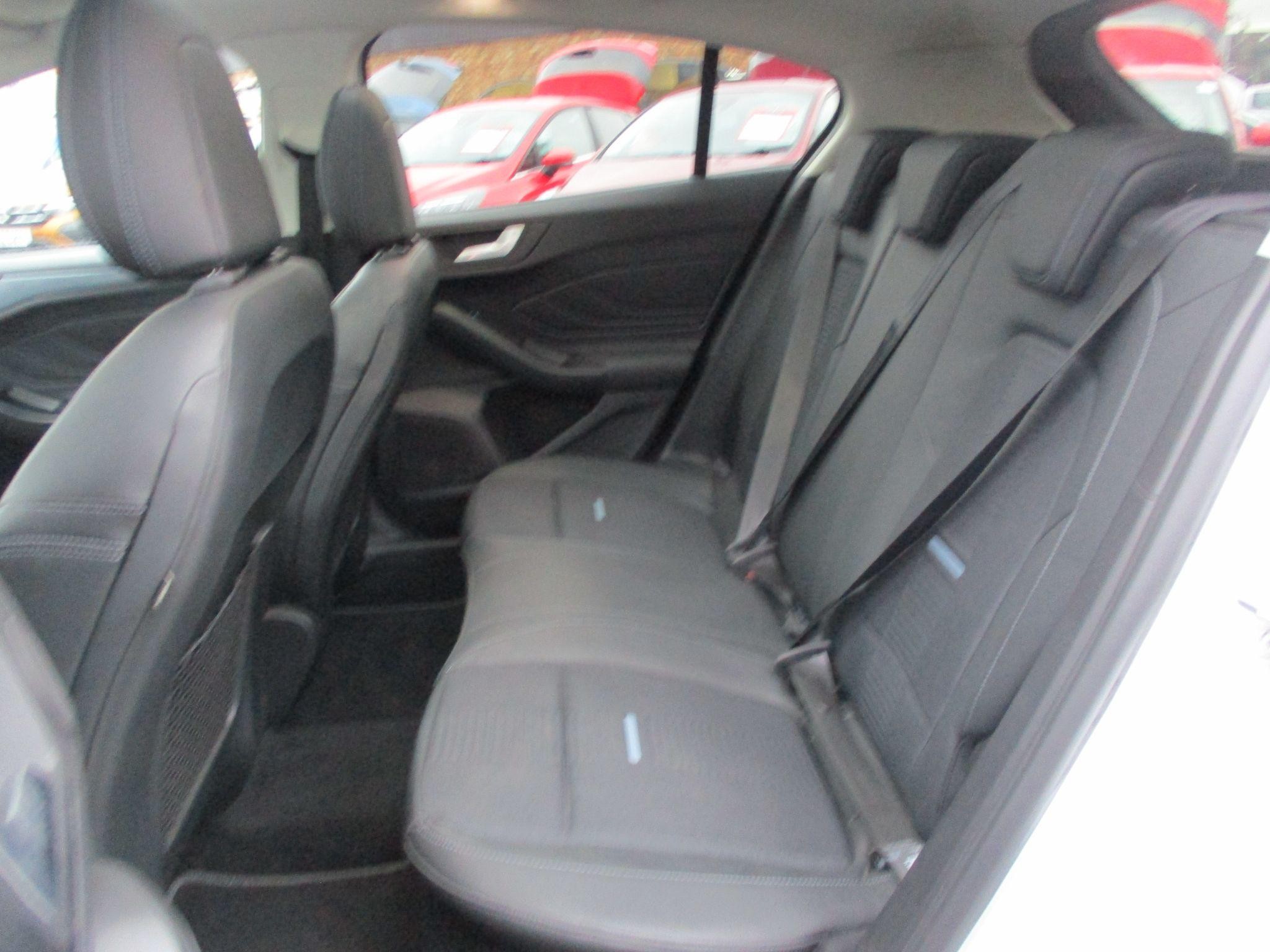 Ford Focus Image 21