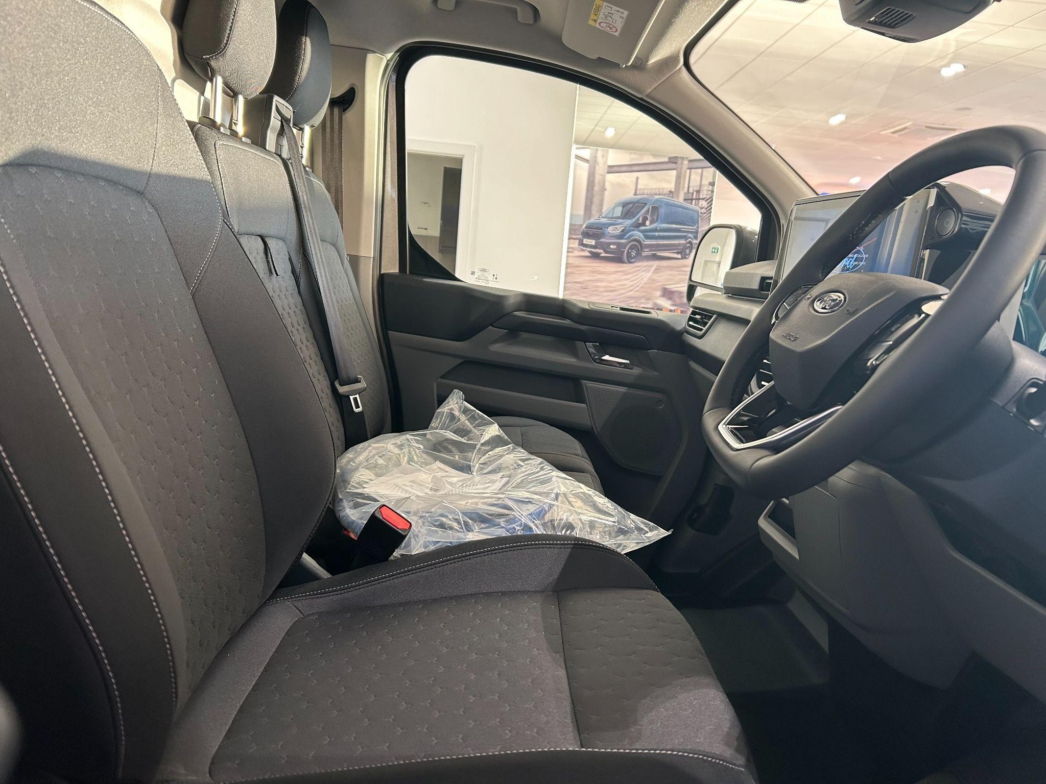 Ford E-Transit Custom Image 4