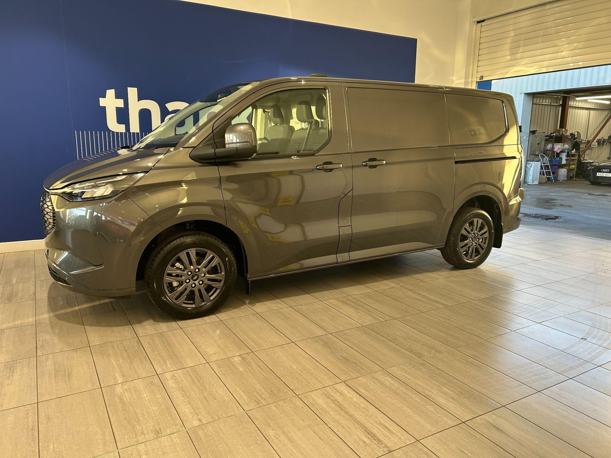Ford E-Transit Custom Image 7