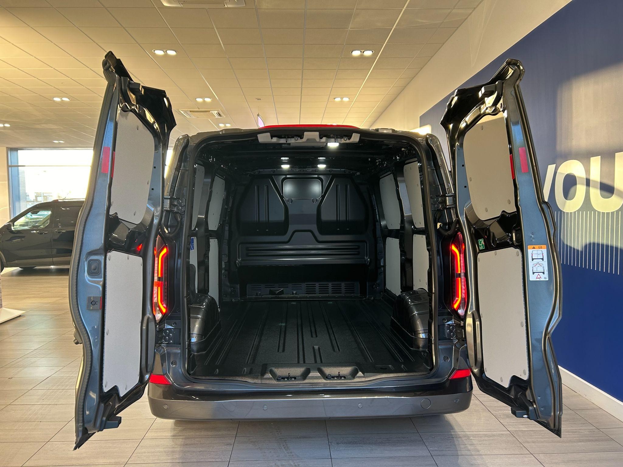Ford E-Transit Custom Image 10