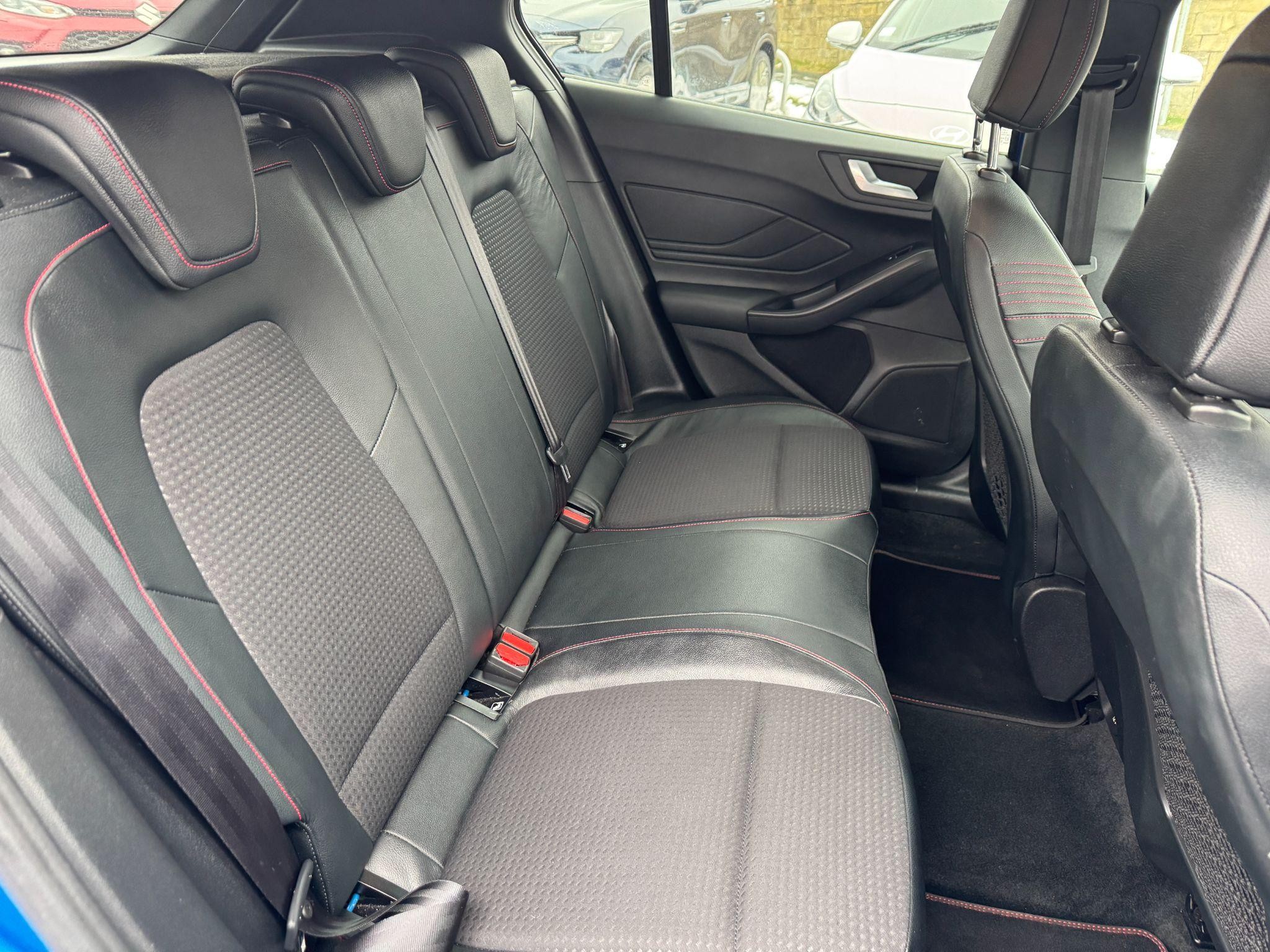 Ford Focus Image 11