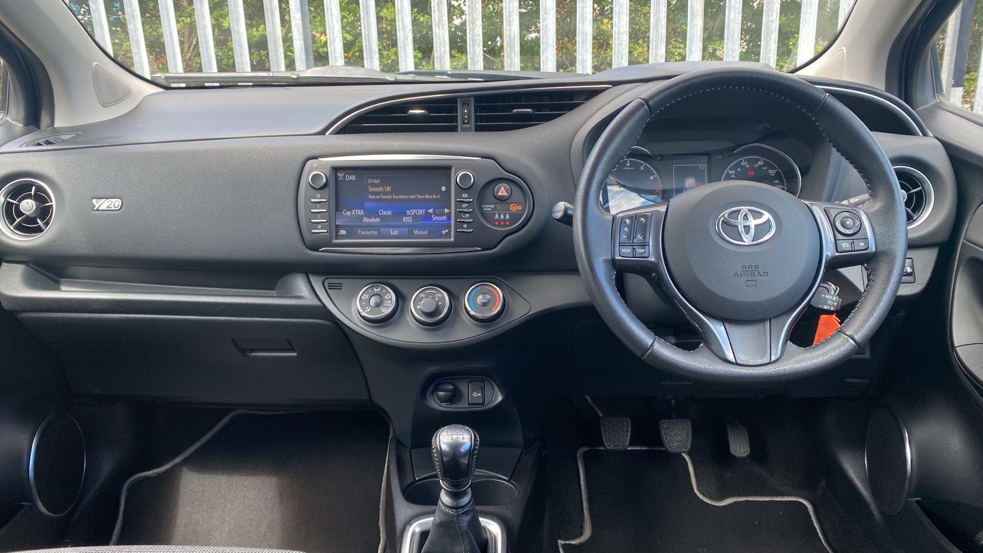 Toyota Yaris Image 9