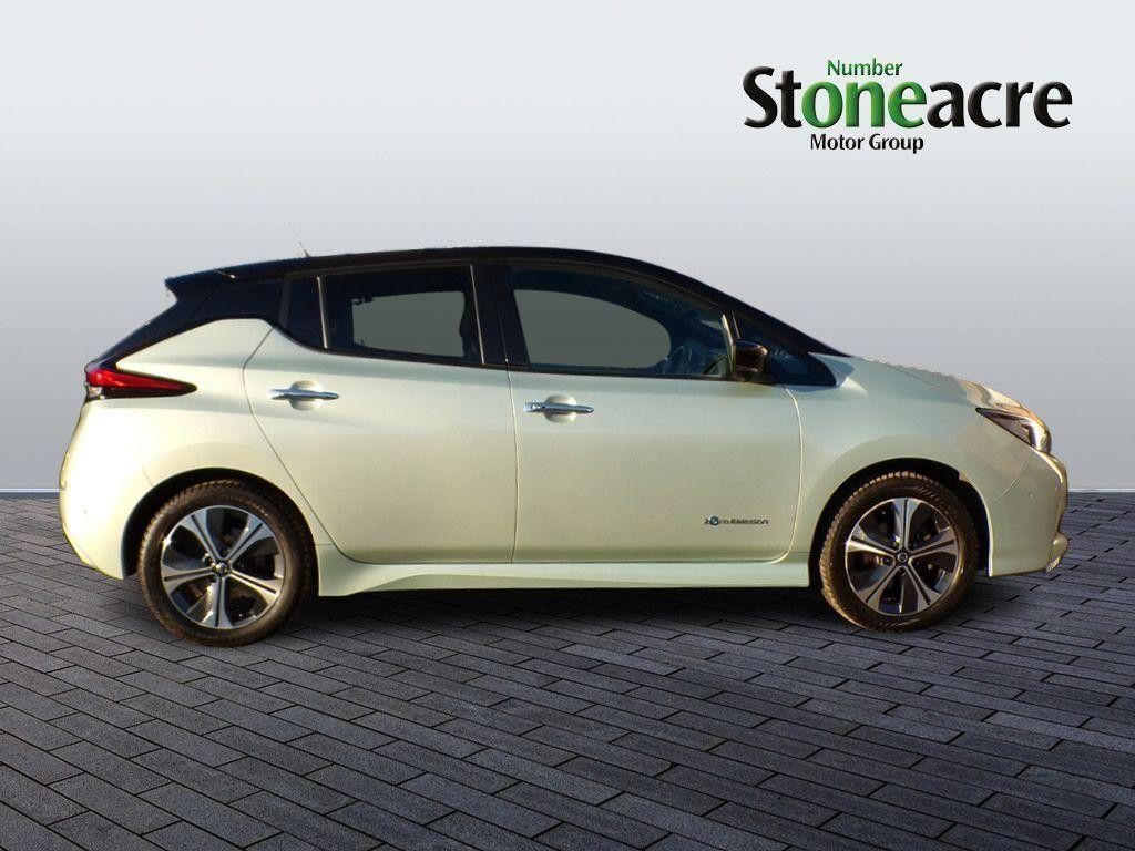 Nissan LEAF Image 2