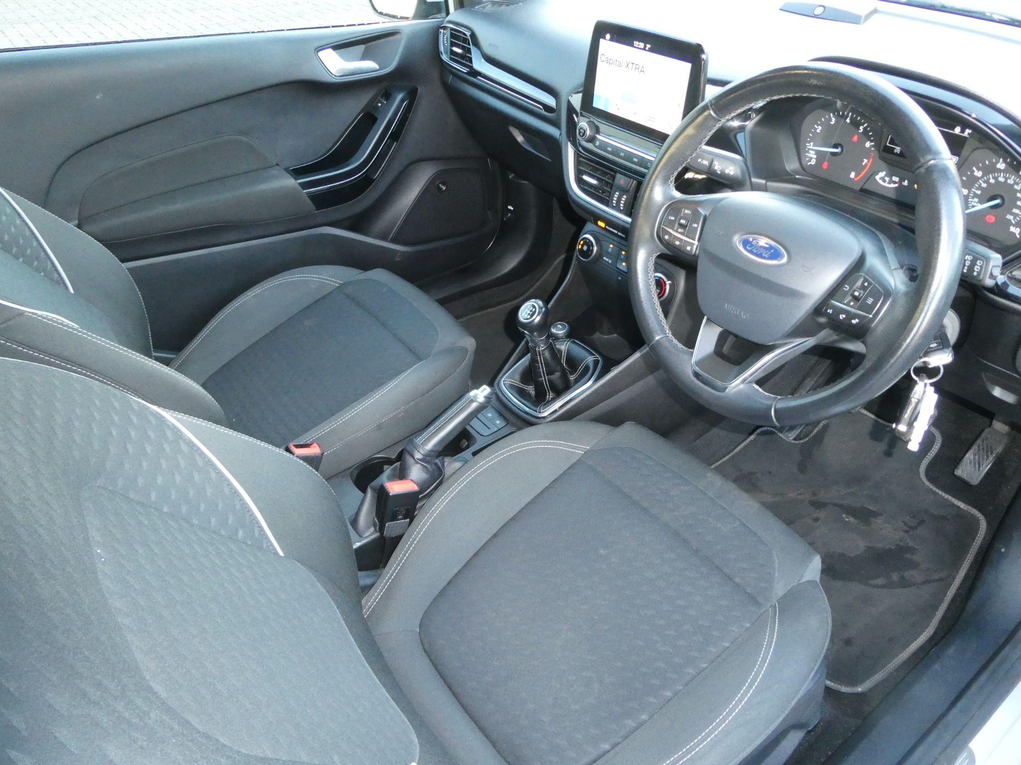 Ford Fiesta Image 9