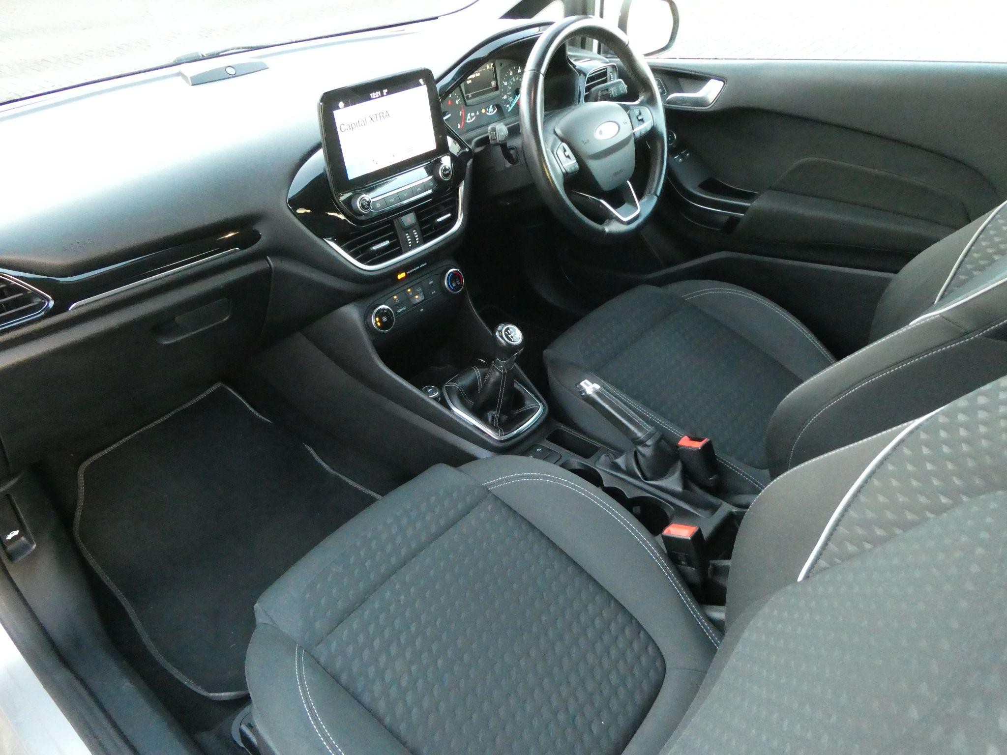 Ford Fiesta Image 11