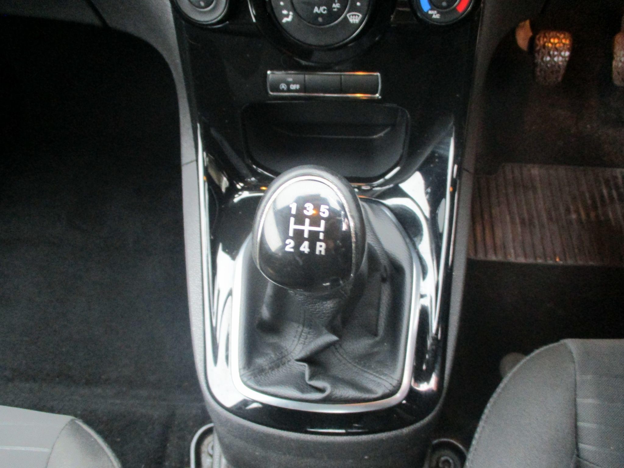 Ford Fiesta Image 16