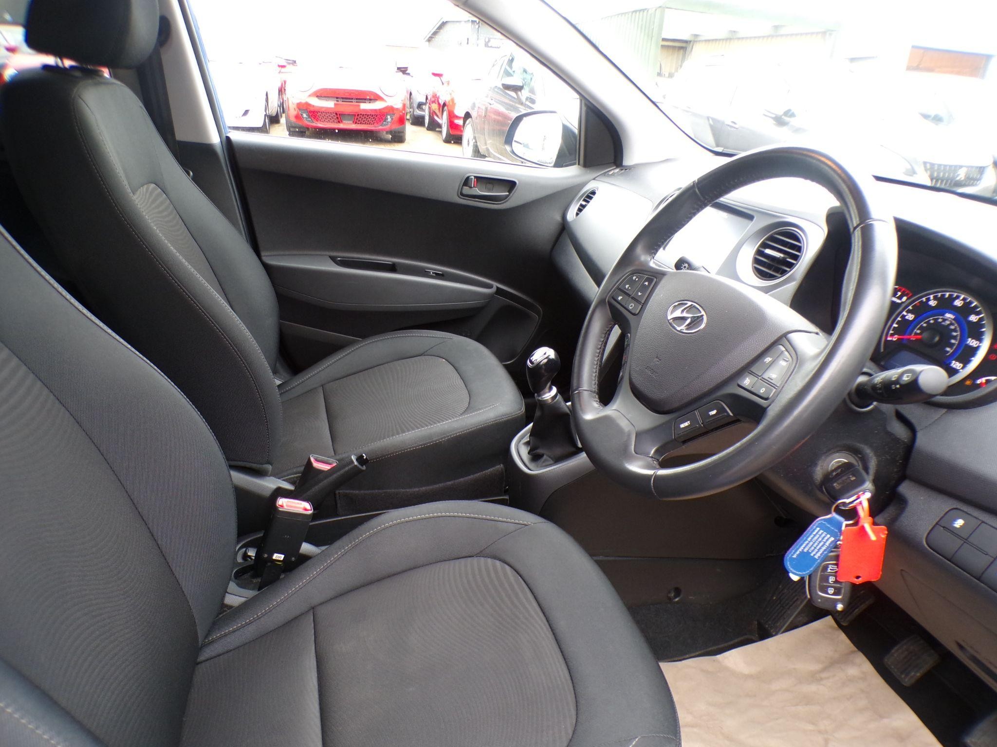 Hyundai i10 Image 11