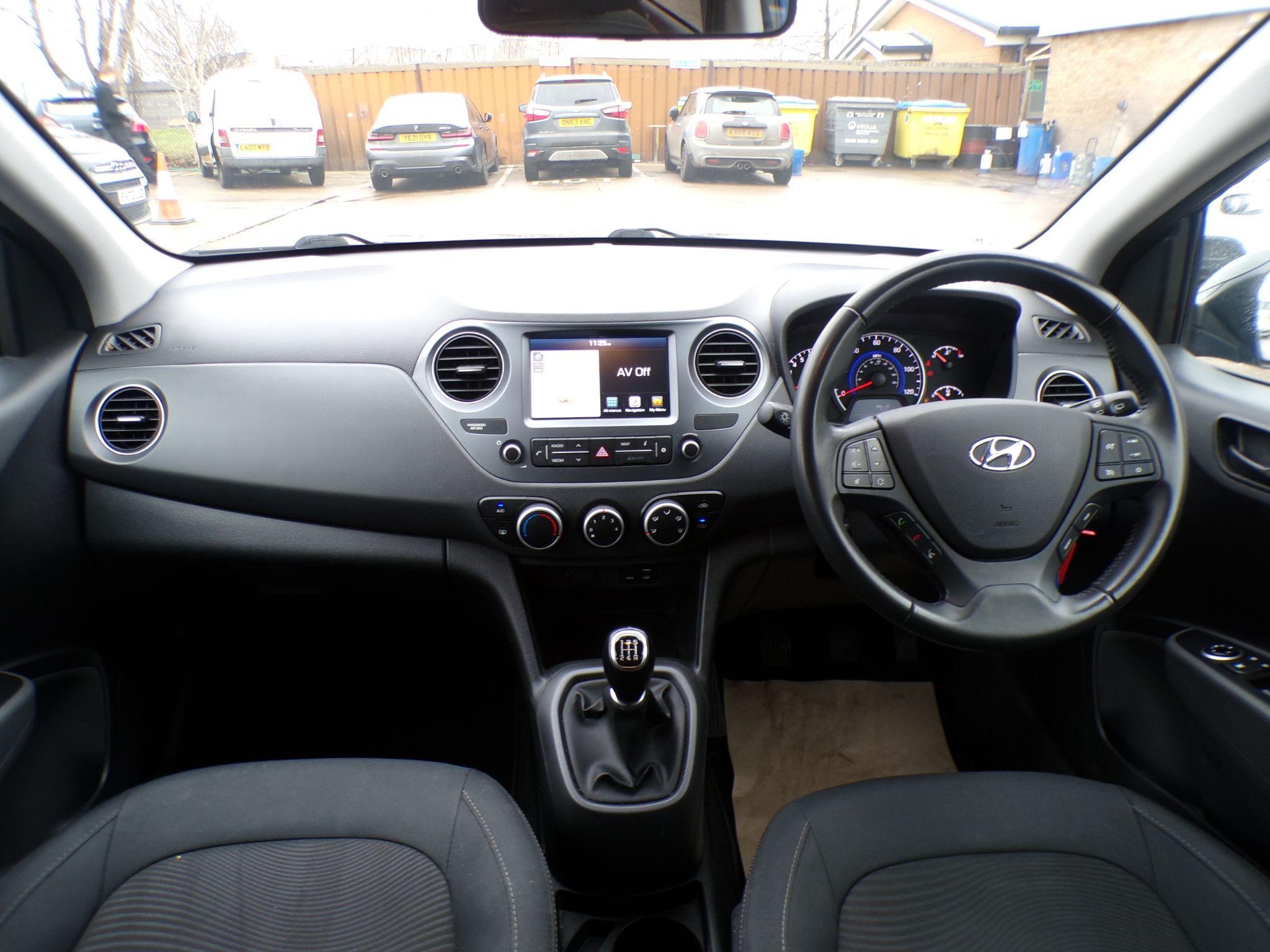 Hyundai i10 Image 13