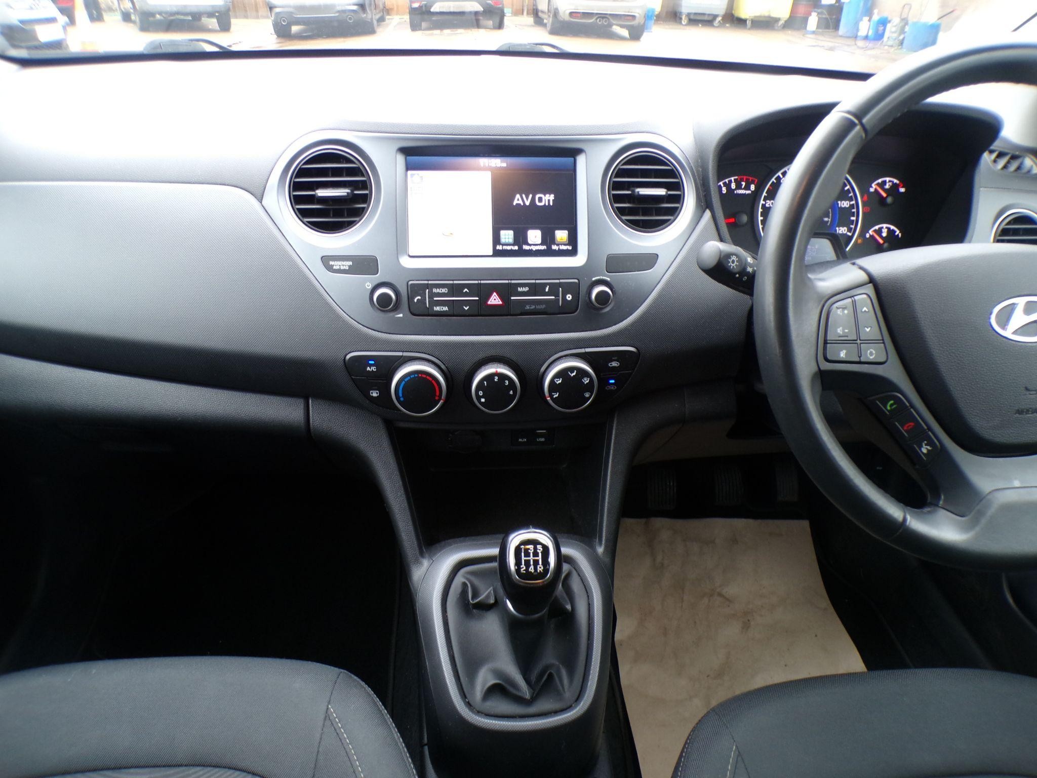 Hyundai i10 Image 14