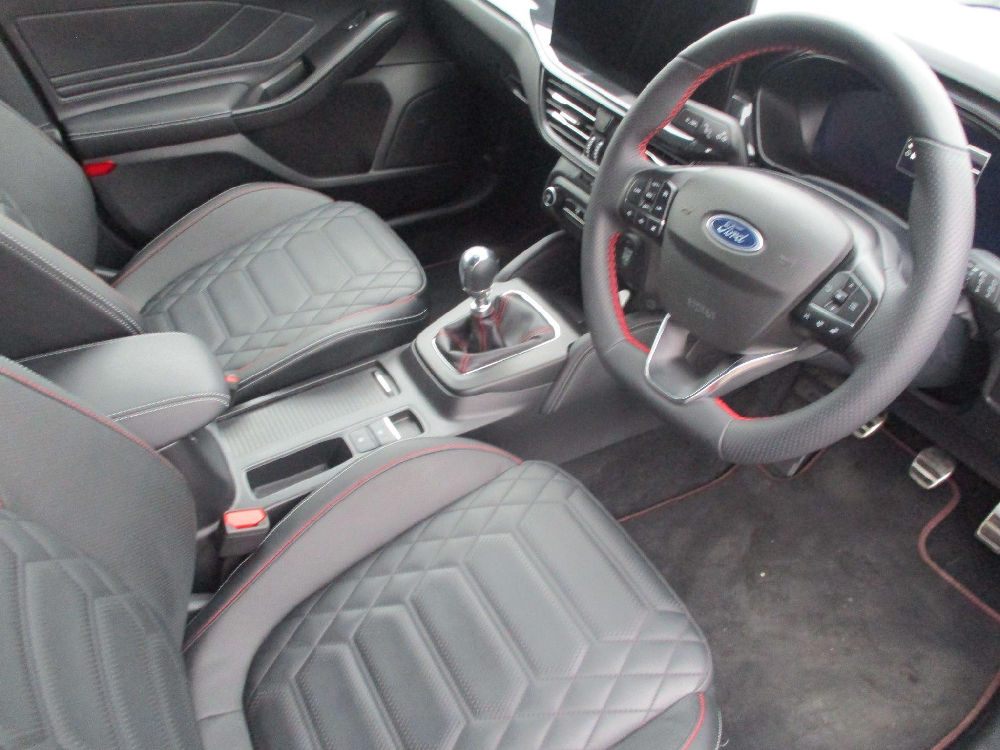 Ford Focus Image 9