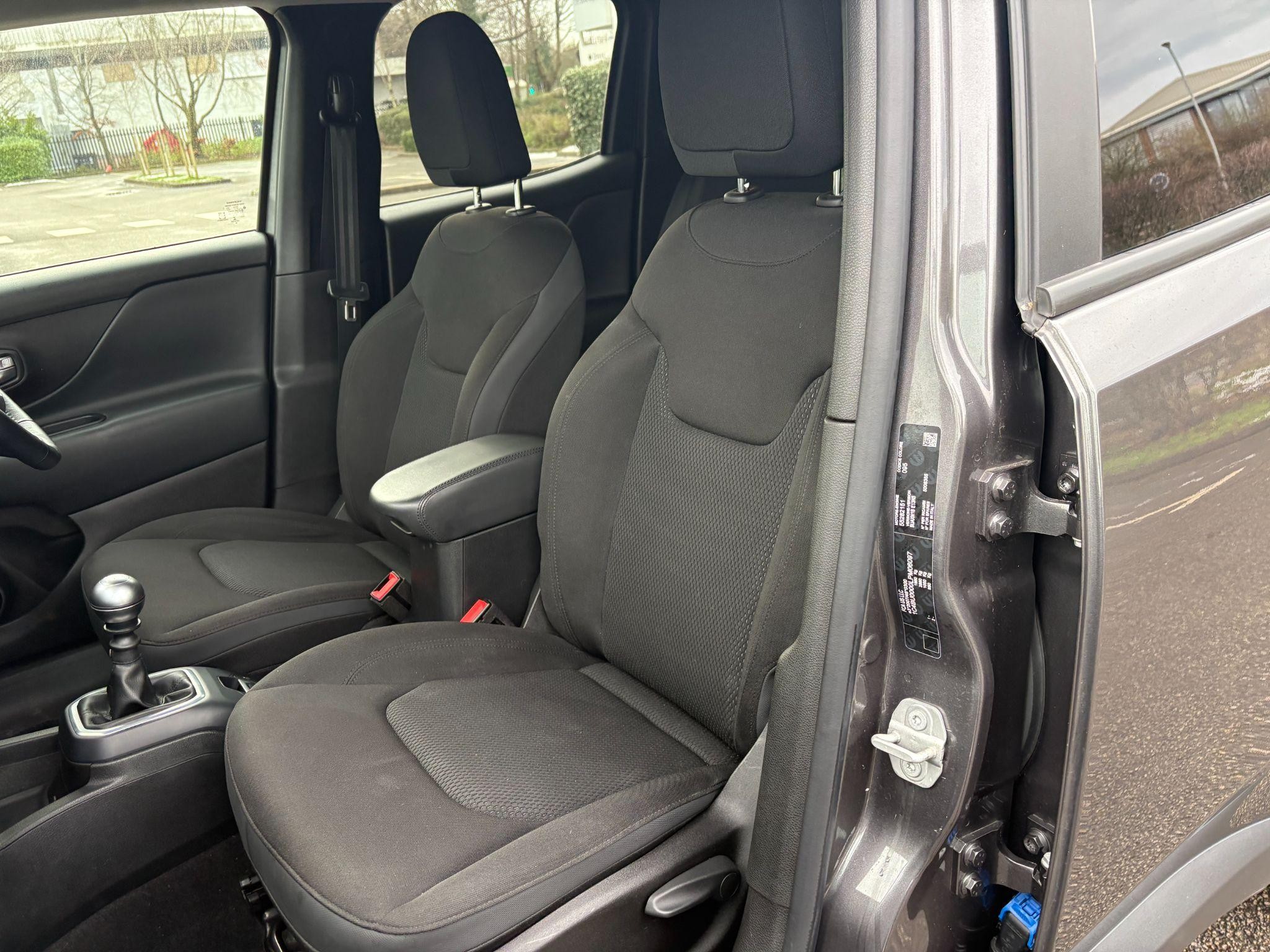 Jeep Renegade Image 28