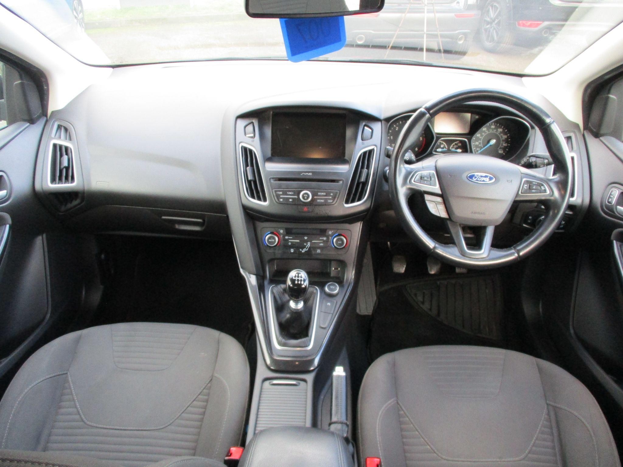 Ford Focus Image 15