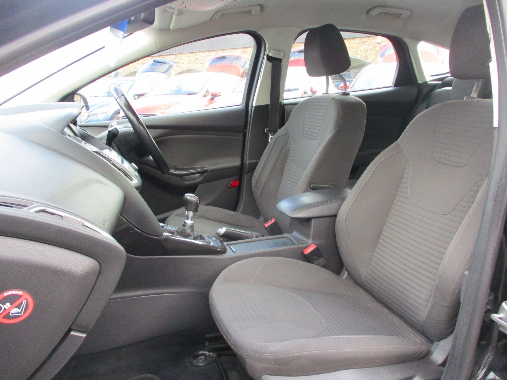 Ford Focus Image 18